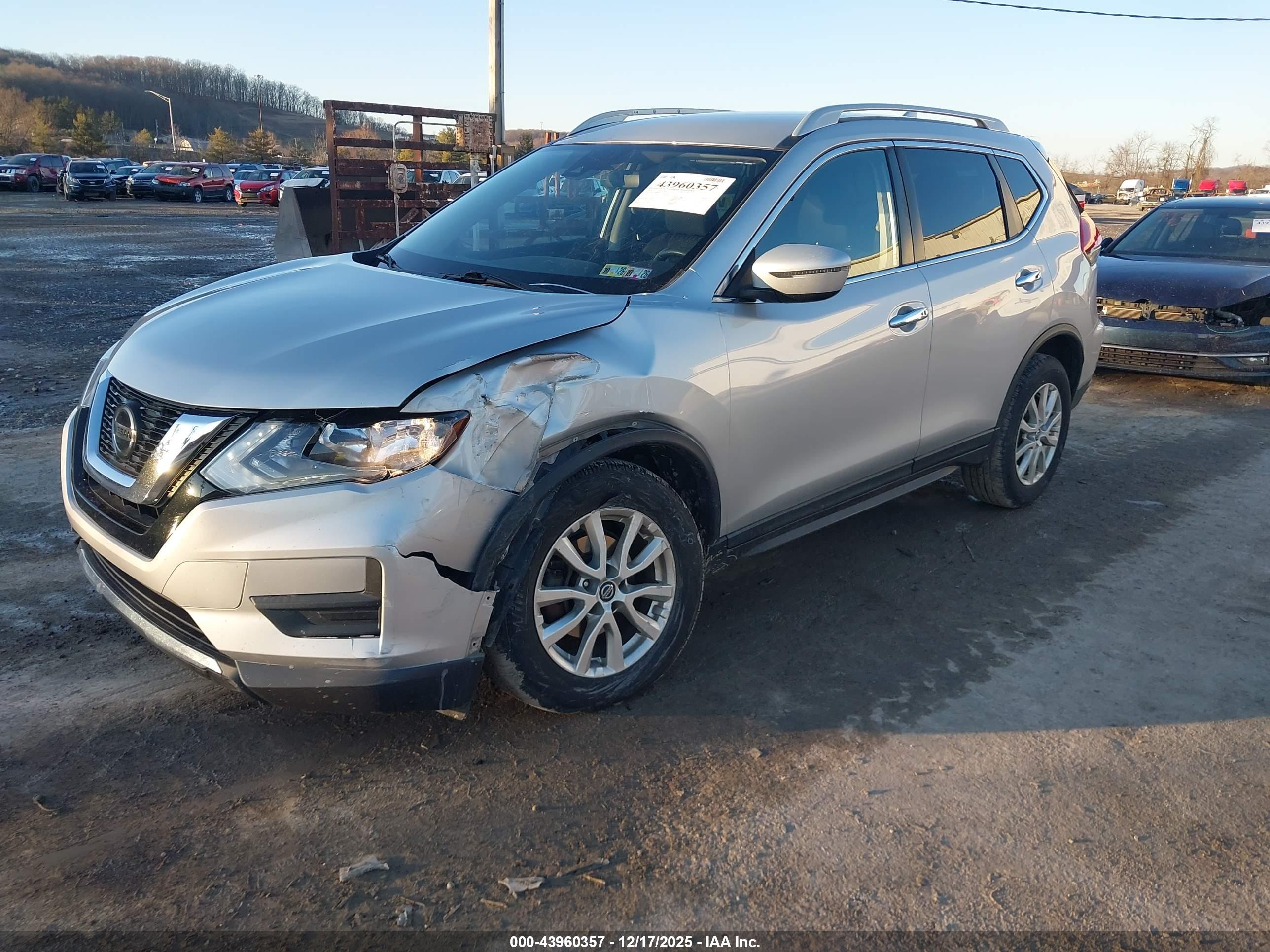 NISSAN ROGUE image 2