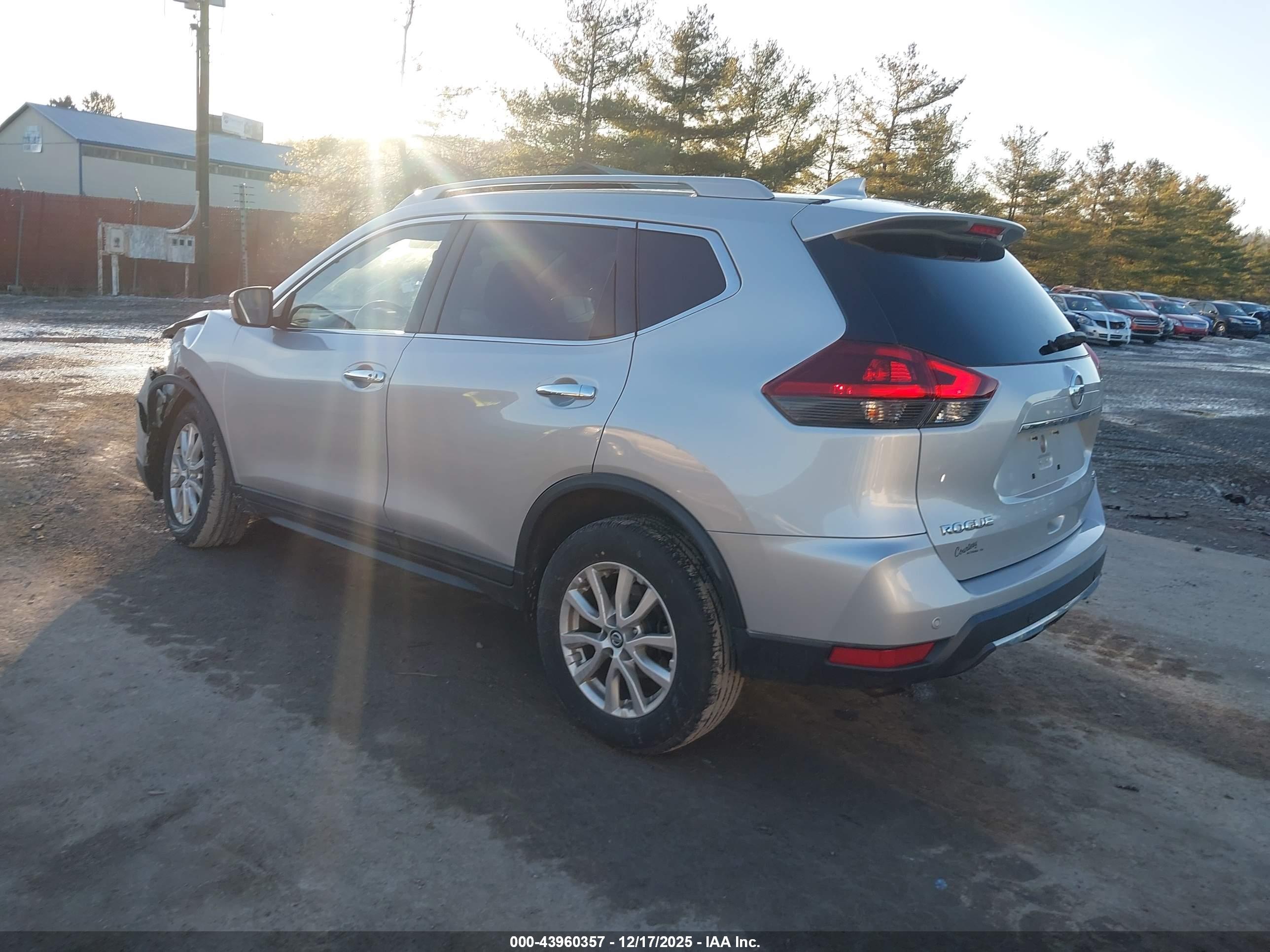 NISSAN ROGUE image 3