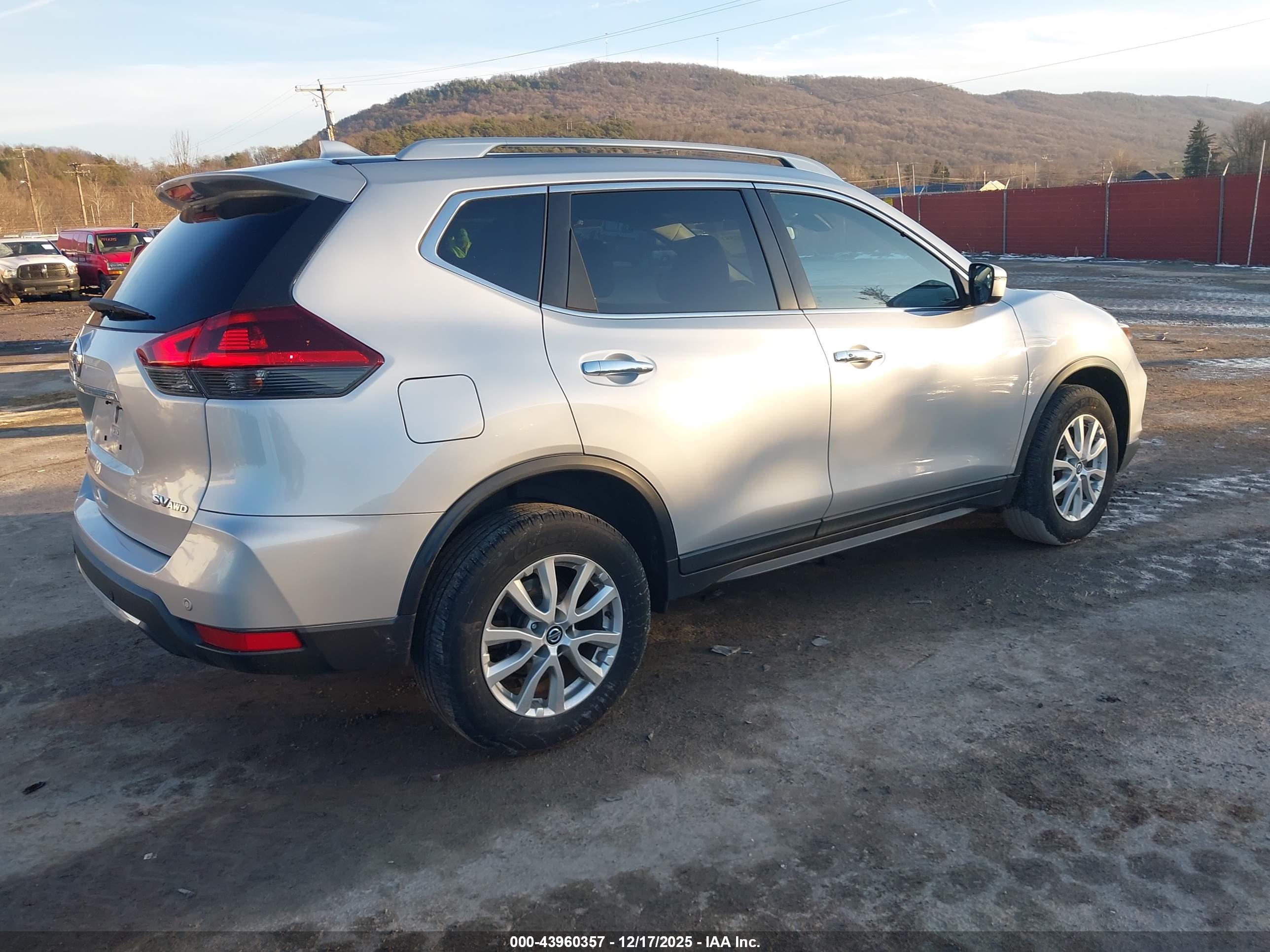 NISSAN ROGUE image 4