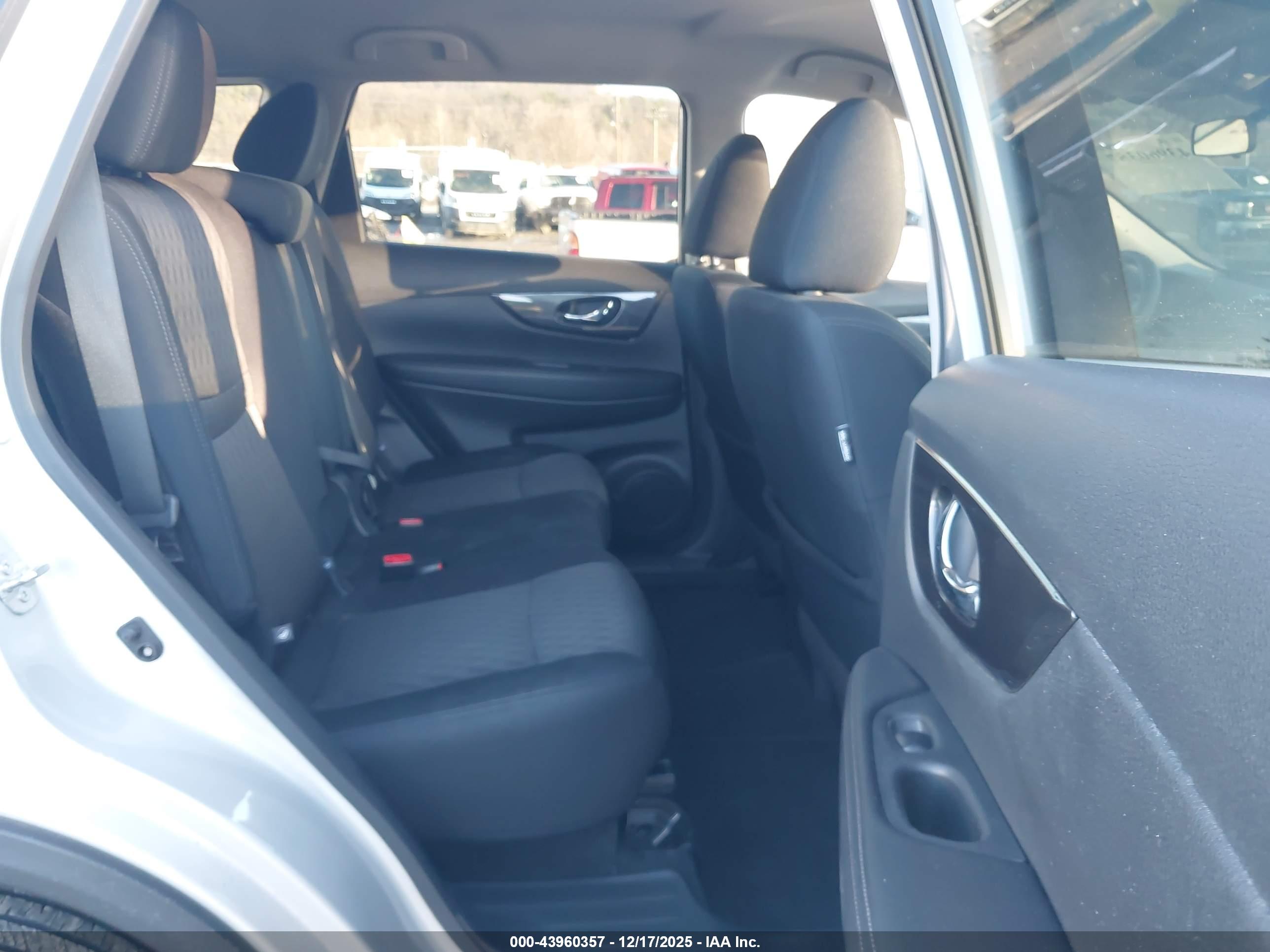 NISSAN ROGUE image 8