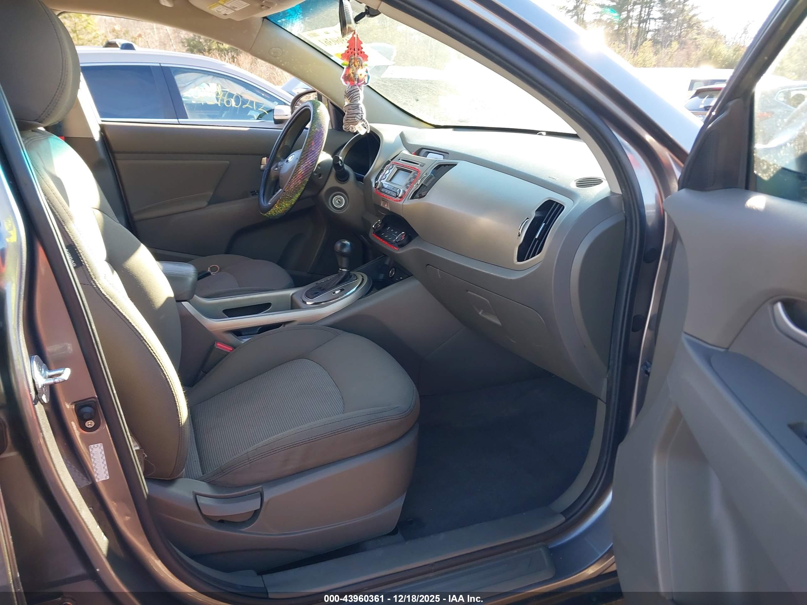 KIA SPORTAGE image 5