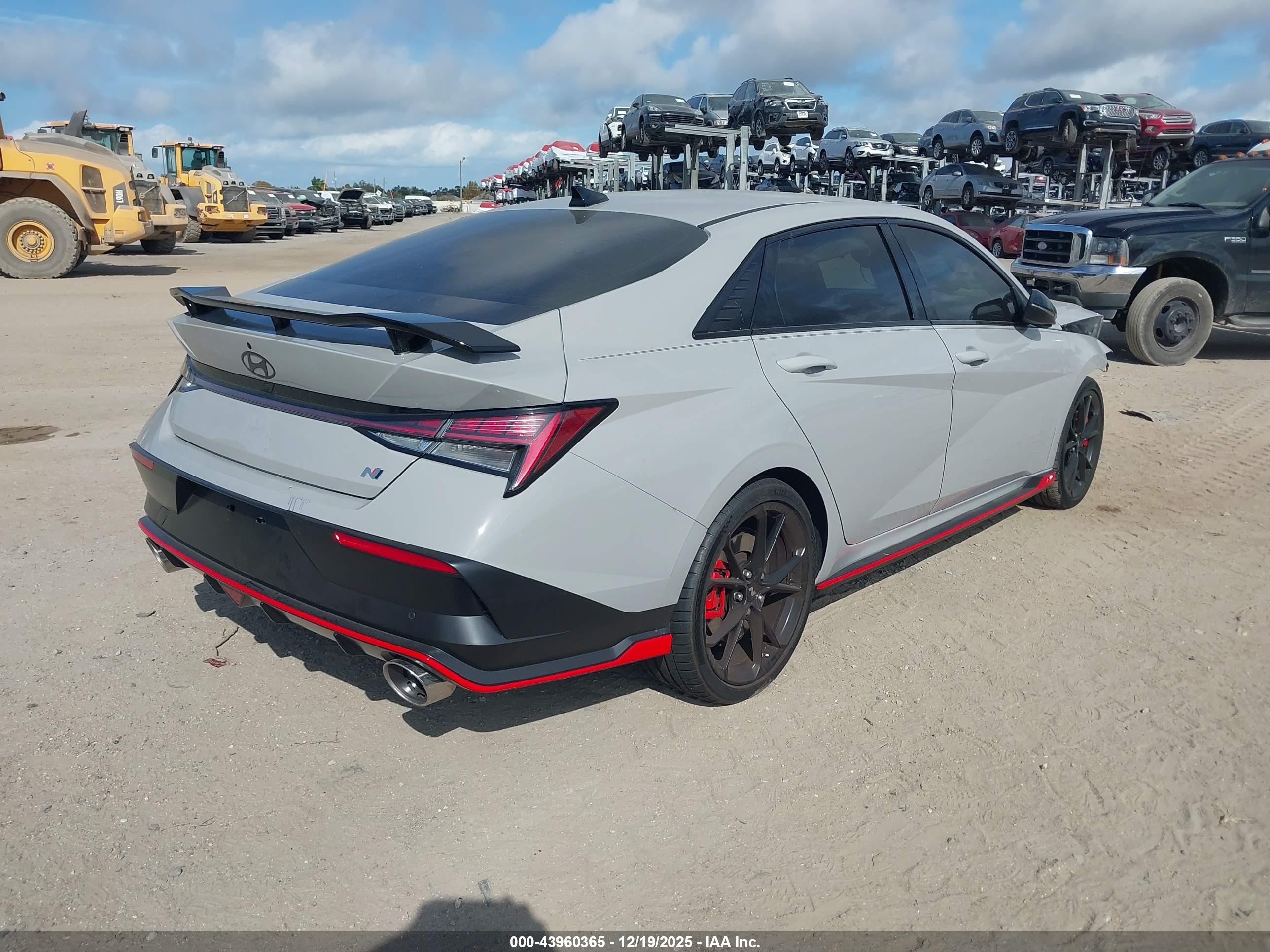 HYUNDAI ELANTRA image 4