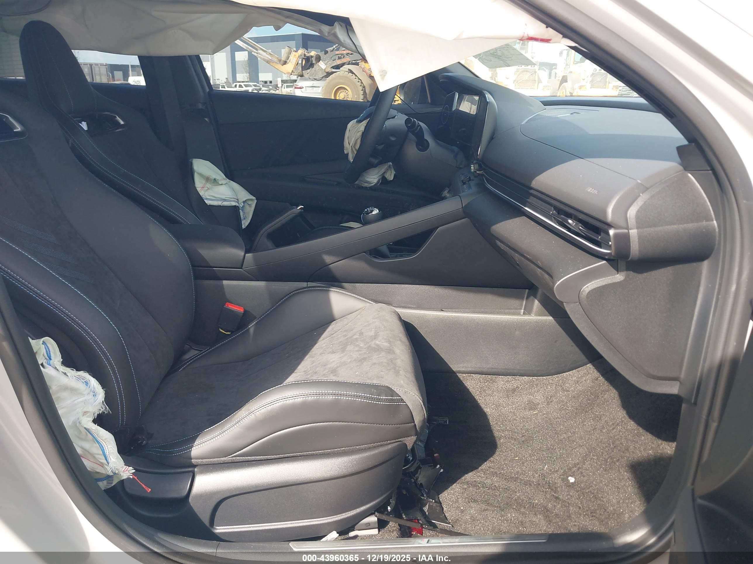 HYUNDAI ELANTRA image 5