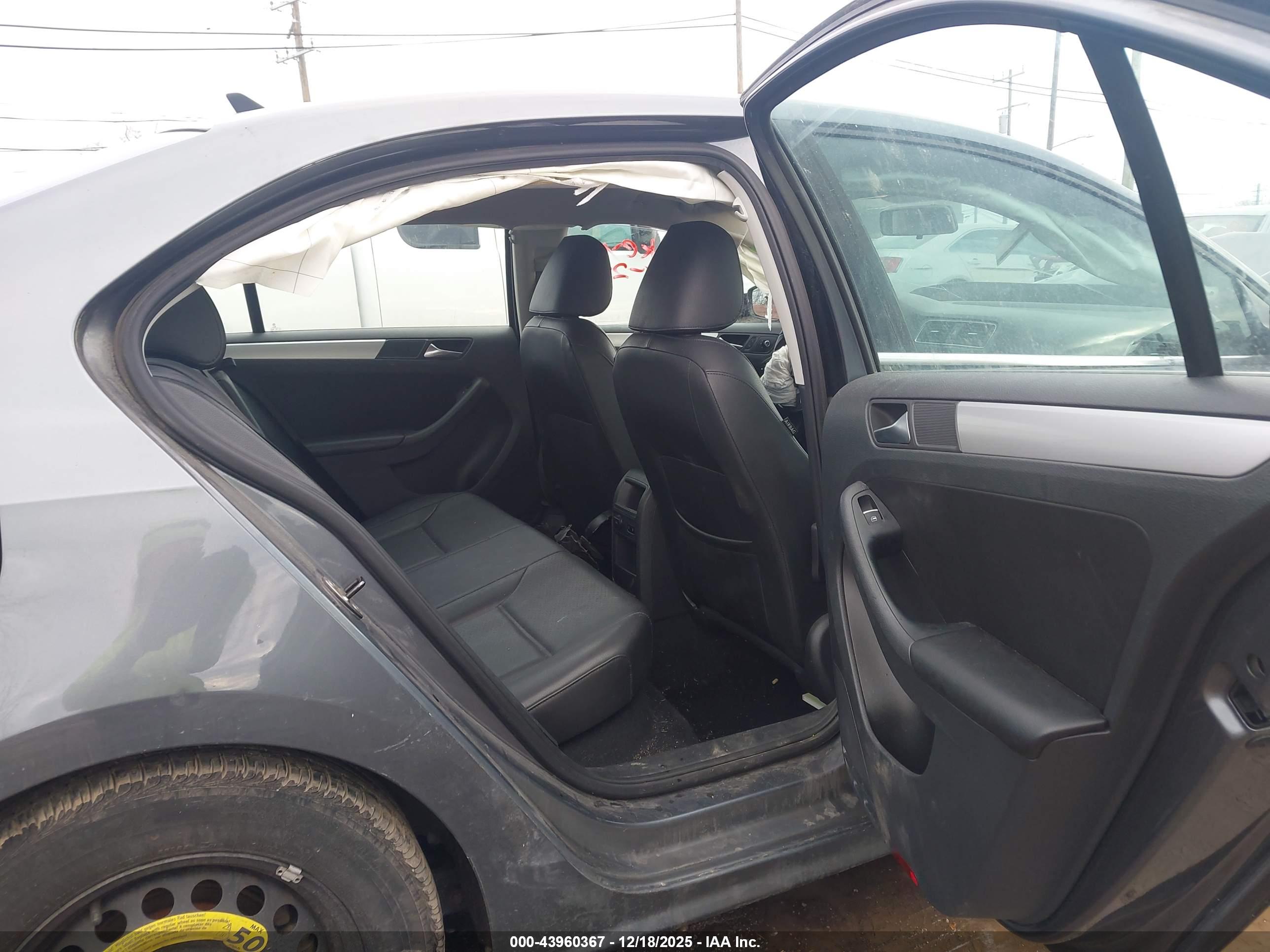 VOLKSWAGEN JETTA image 8