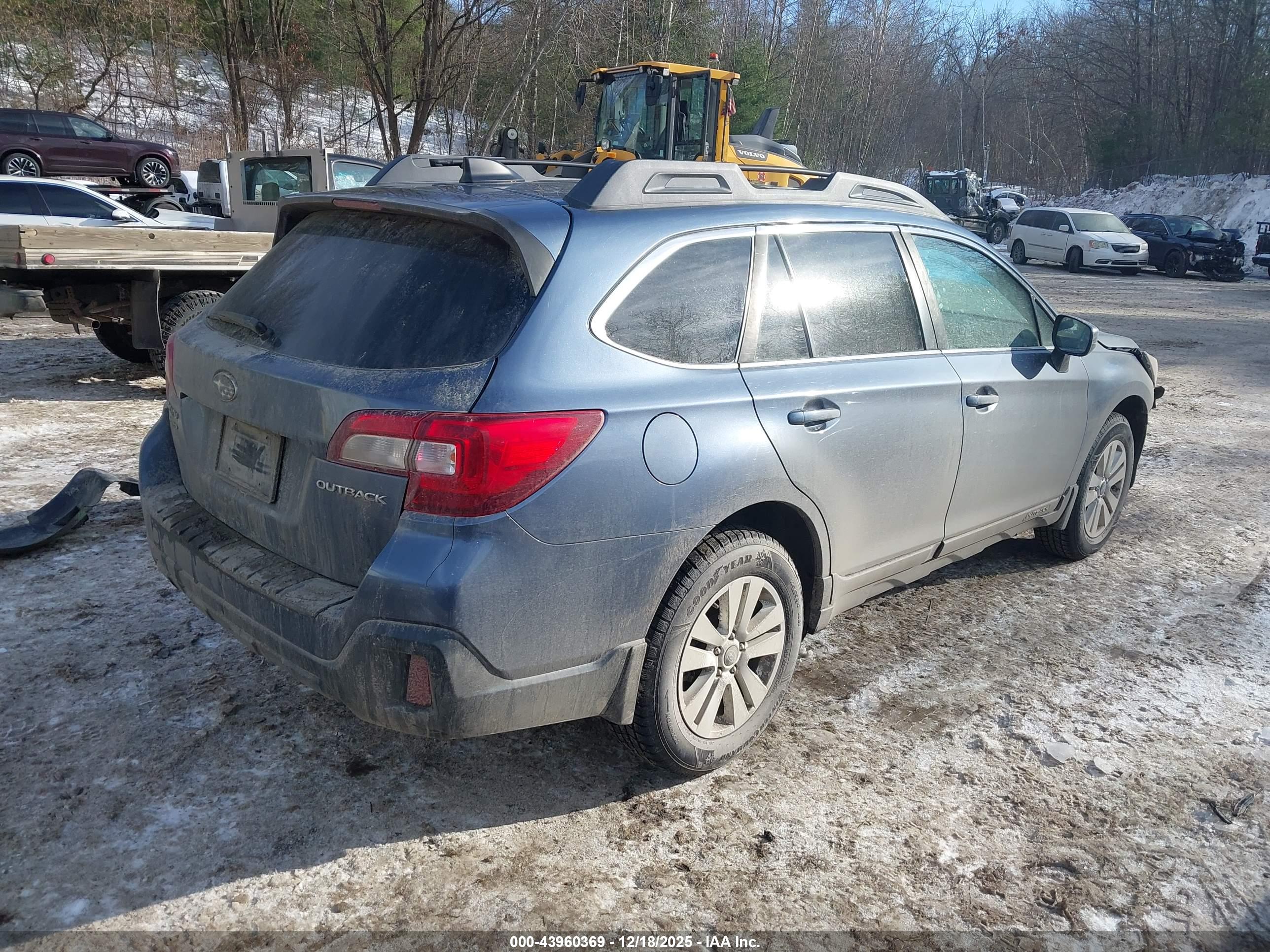 SUBARU OUTBACK image 4