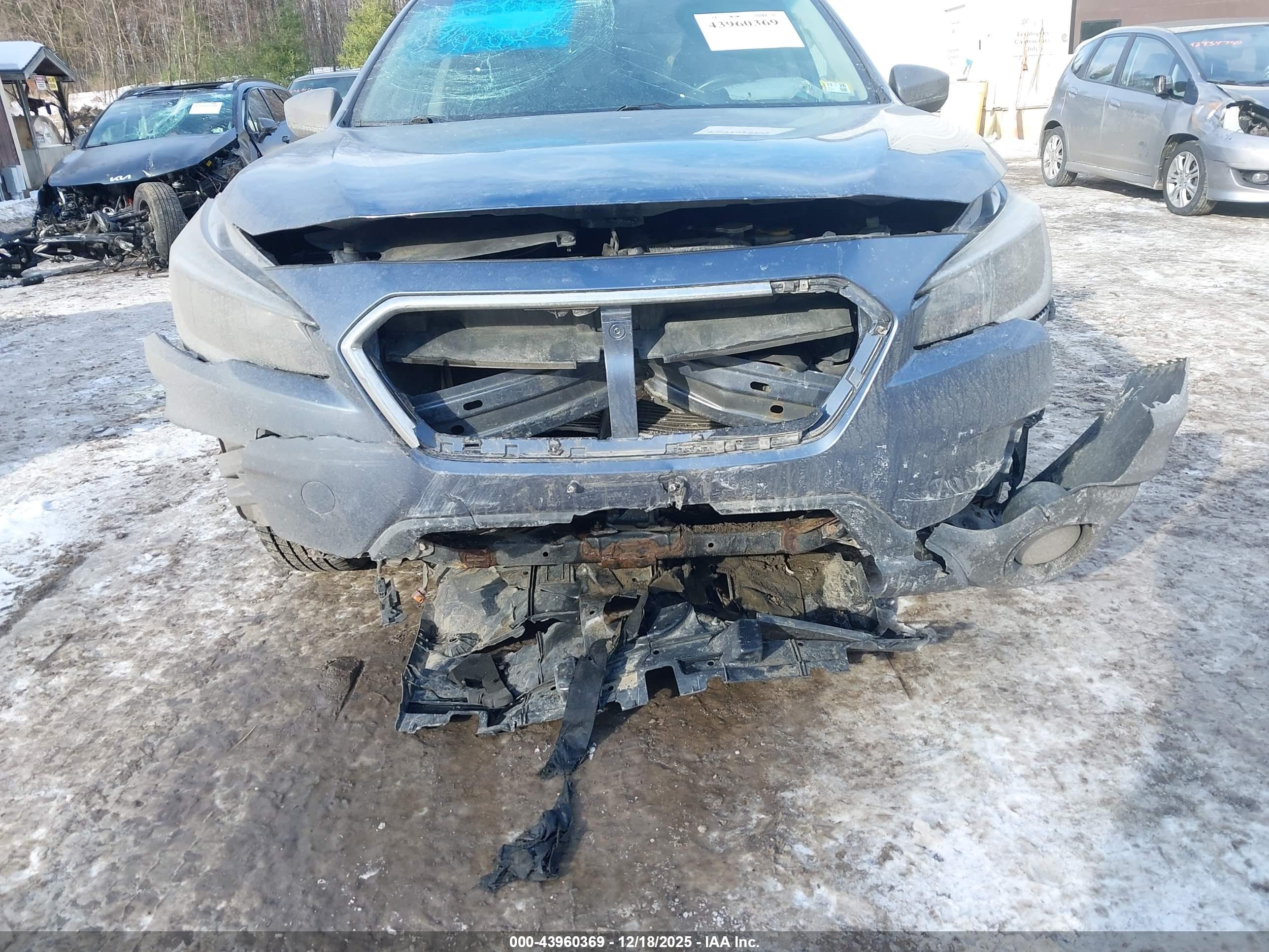 SUBARU OUTBACK image 6