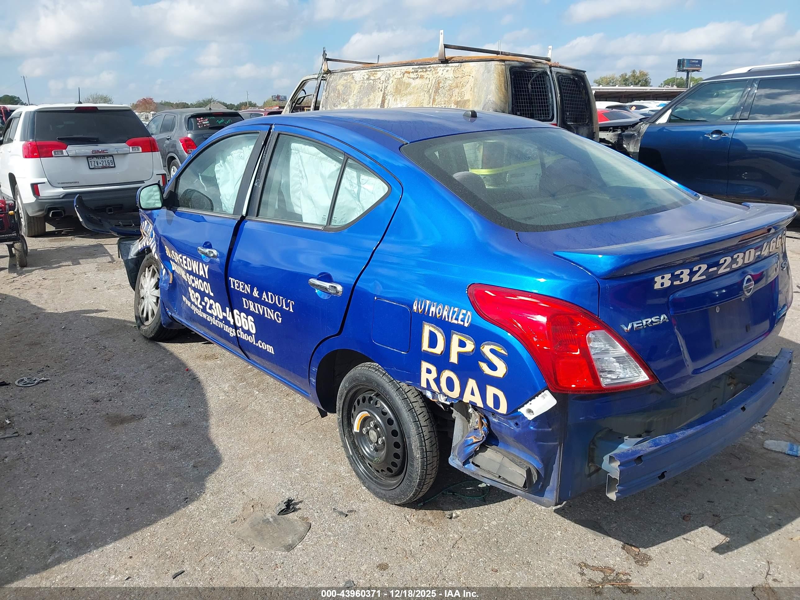 NISSAN VERSA image 3