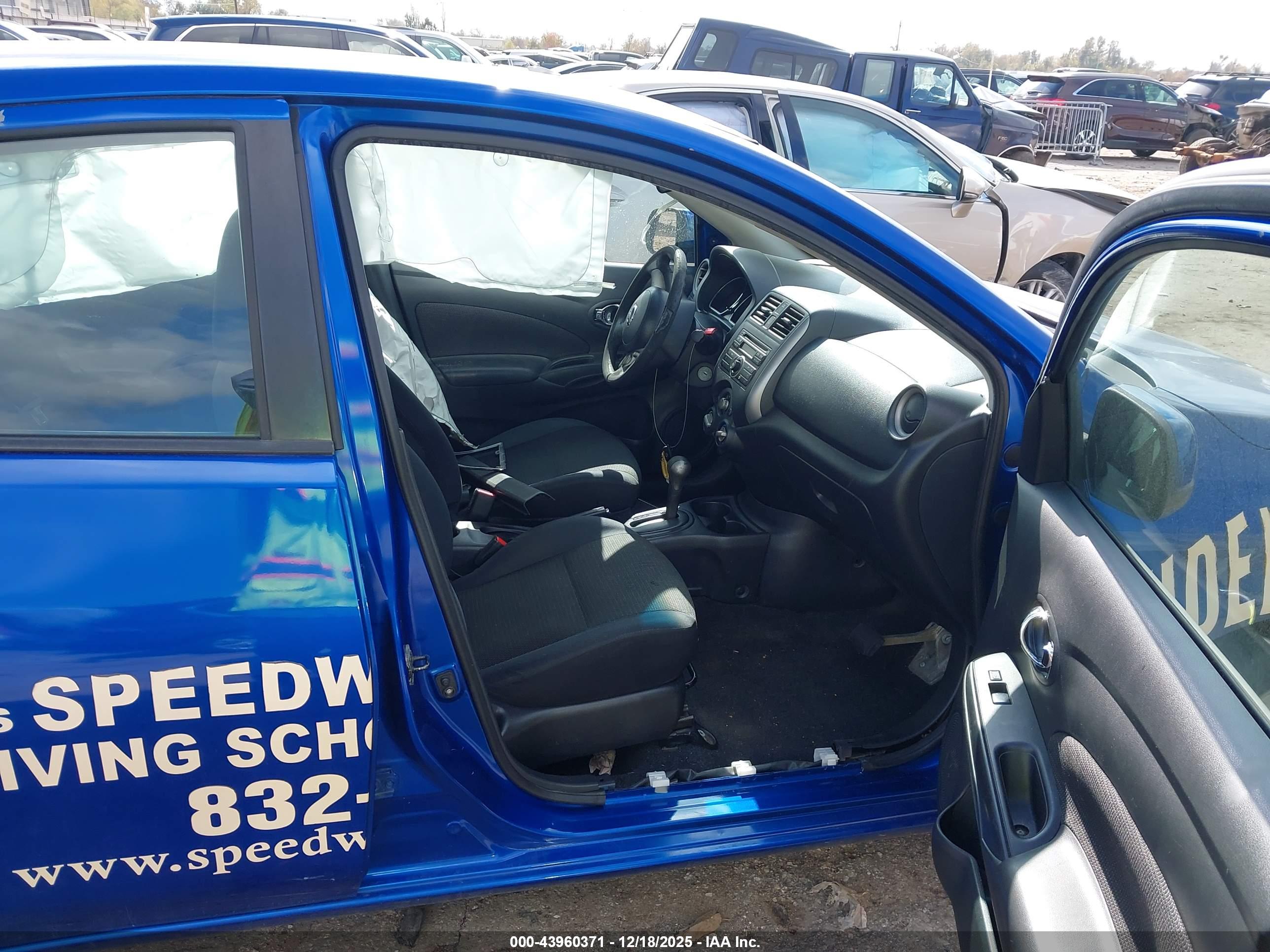 NISSAN VERSA image 5