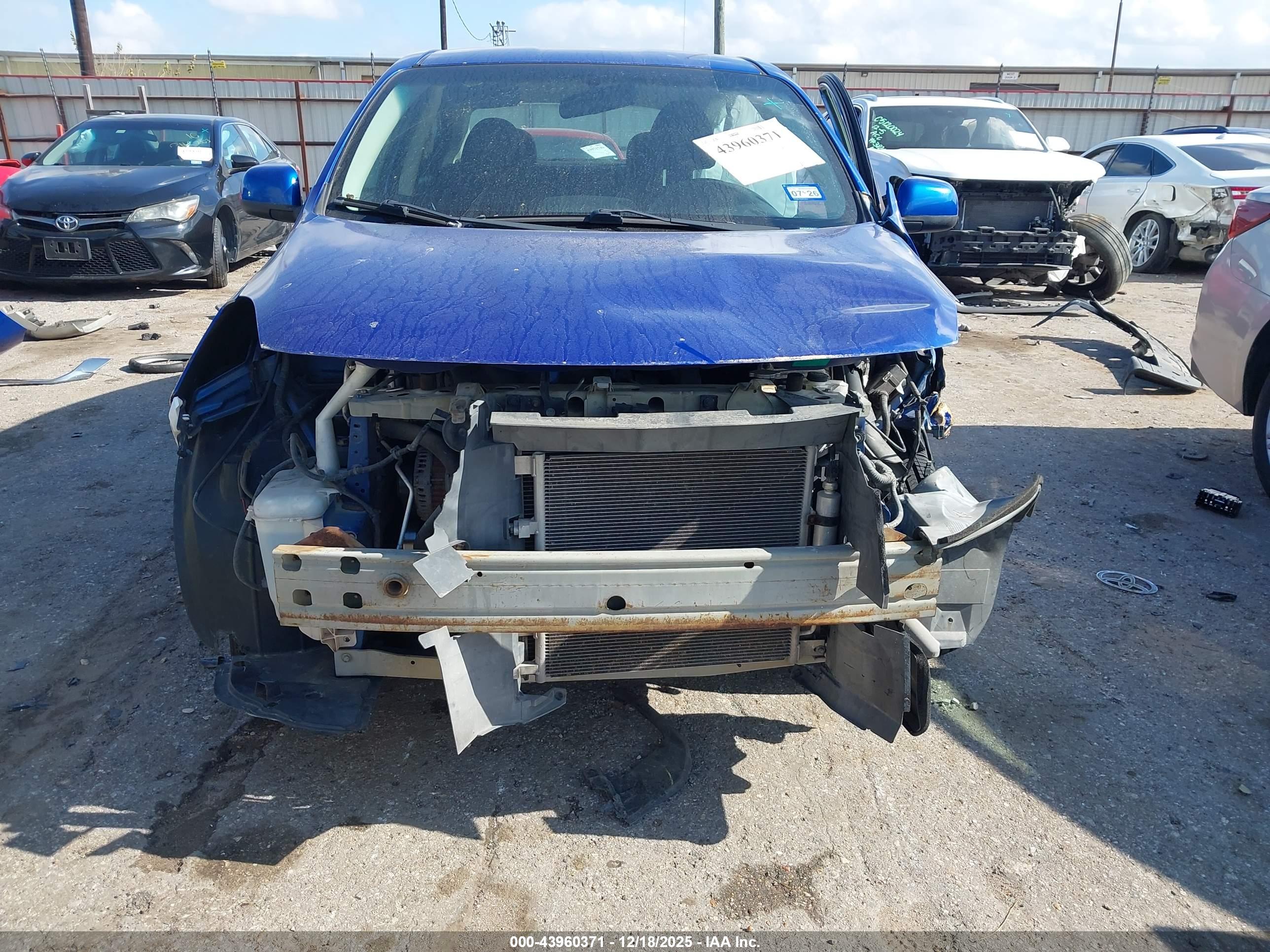 NISSAN VERSA image 6