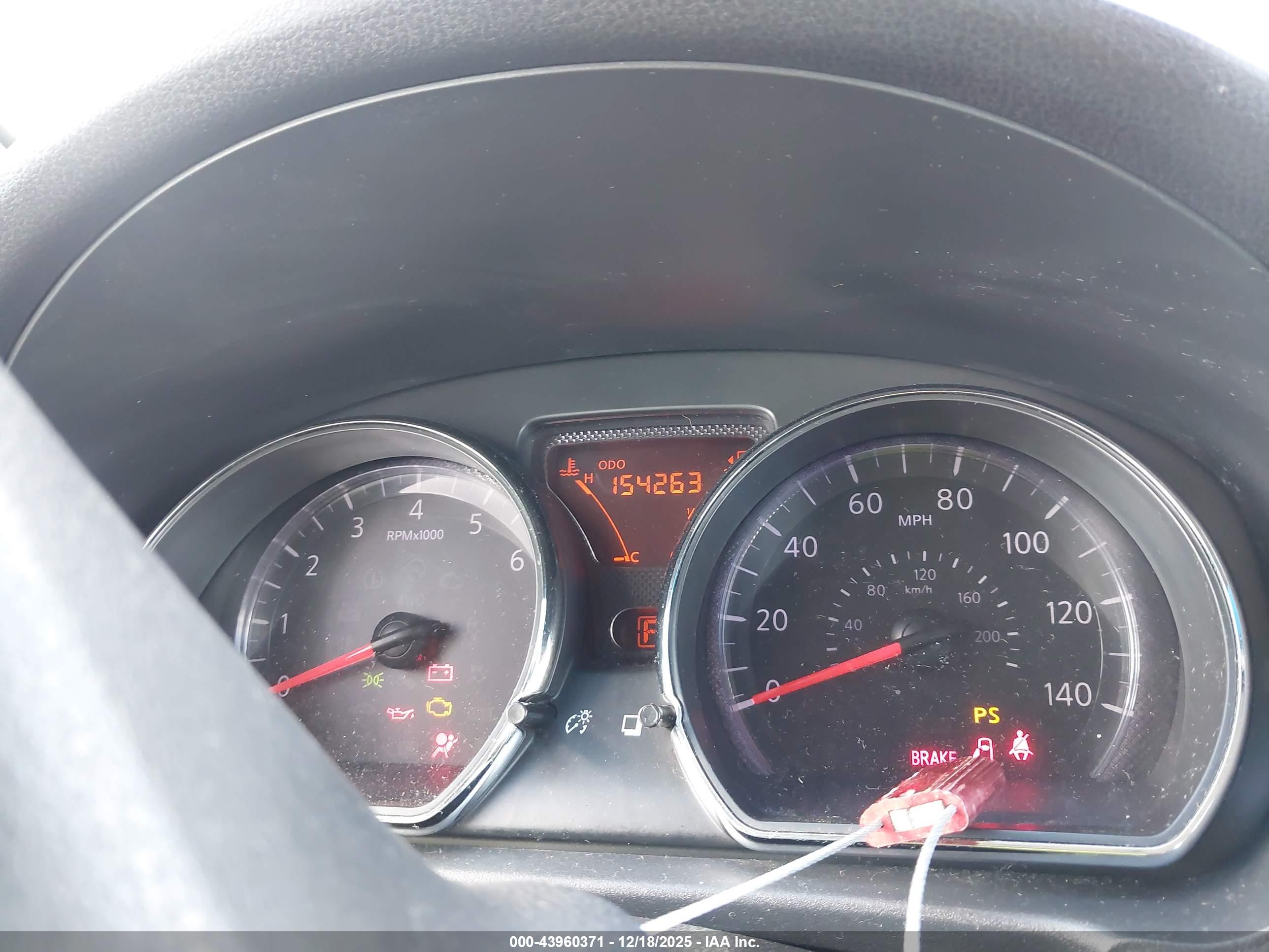NISSAN VERSA image 7