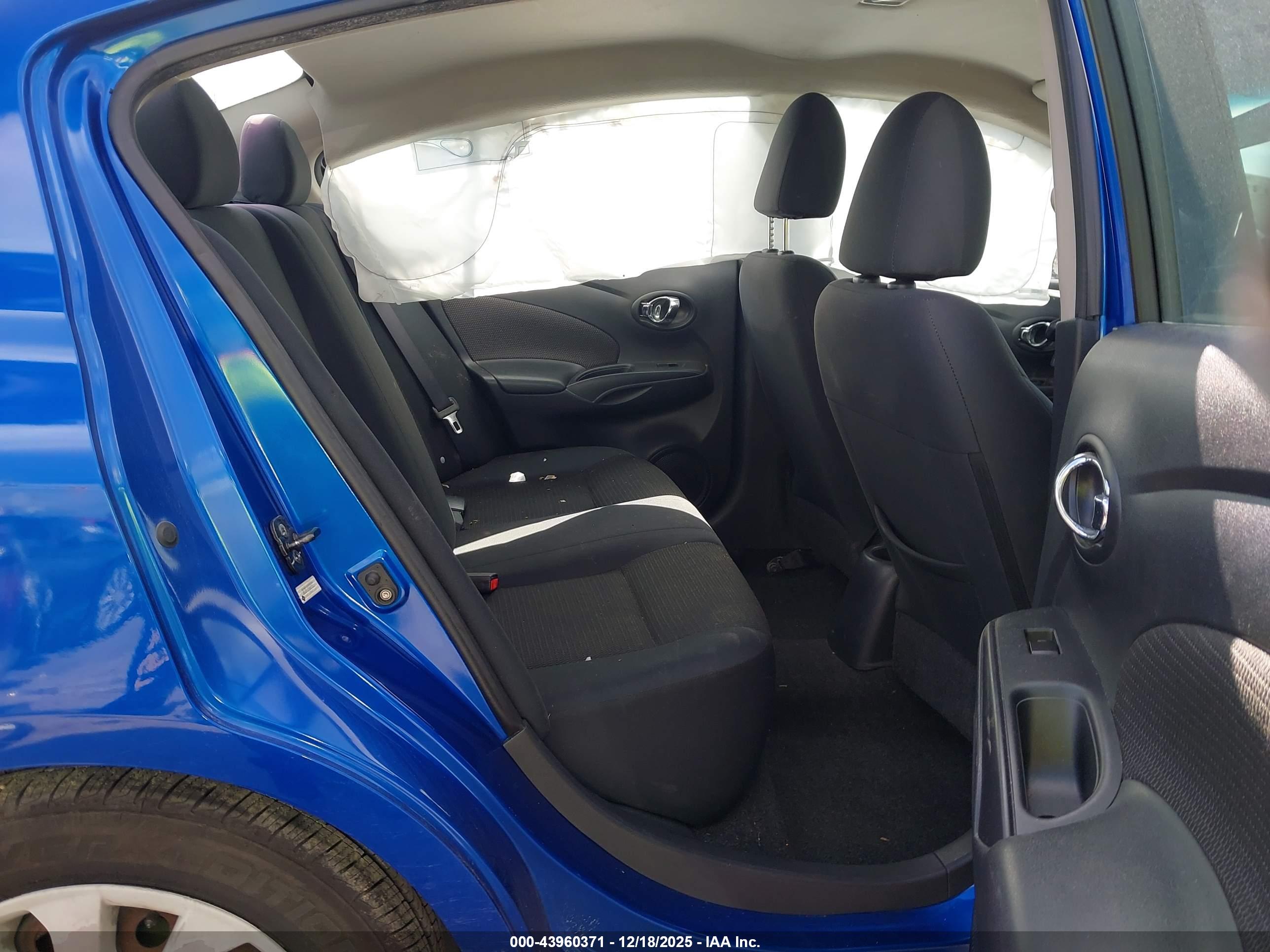 NISSAN VERSA image 8
