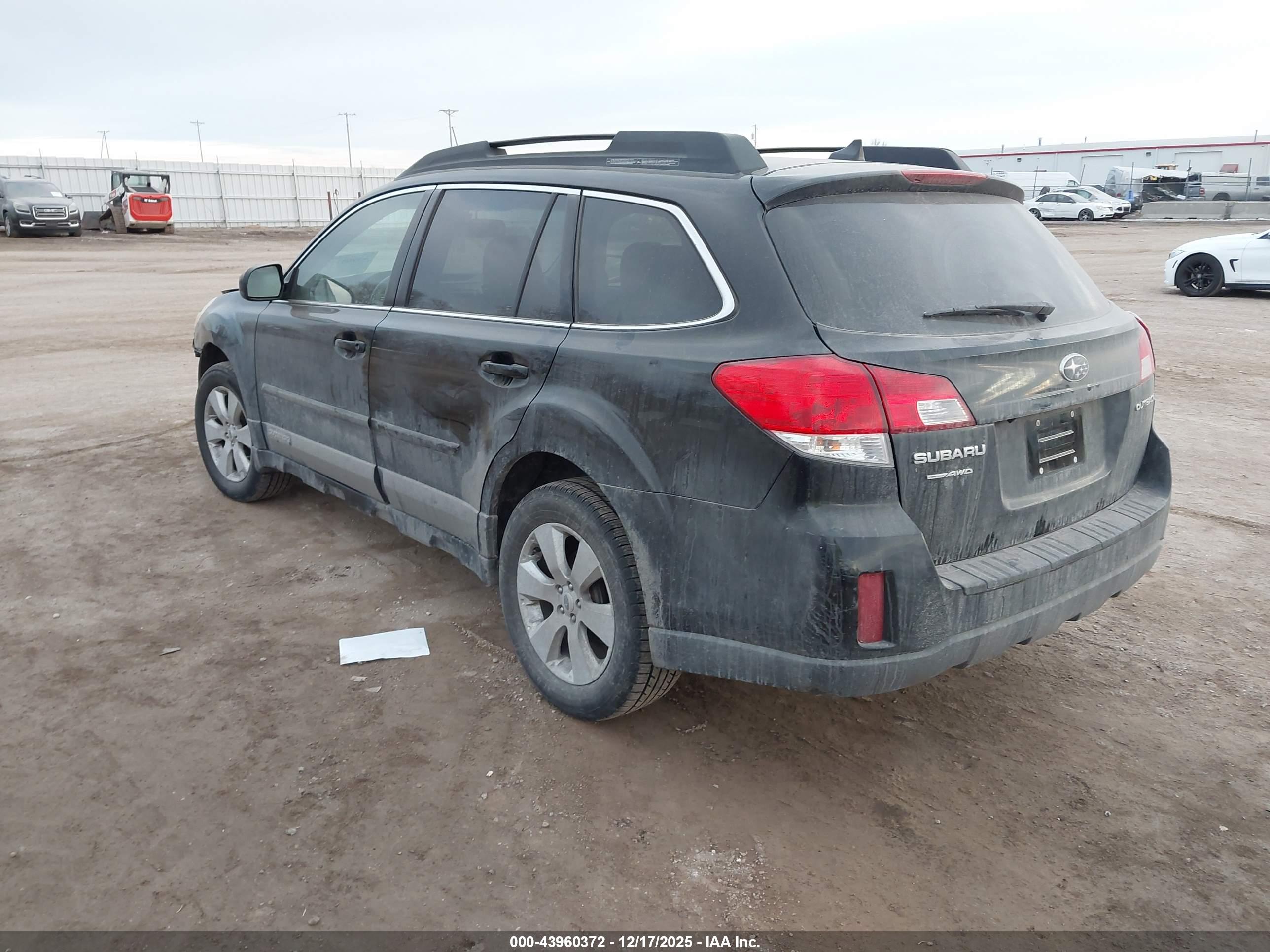 SUBARU OUTBACK image 3