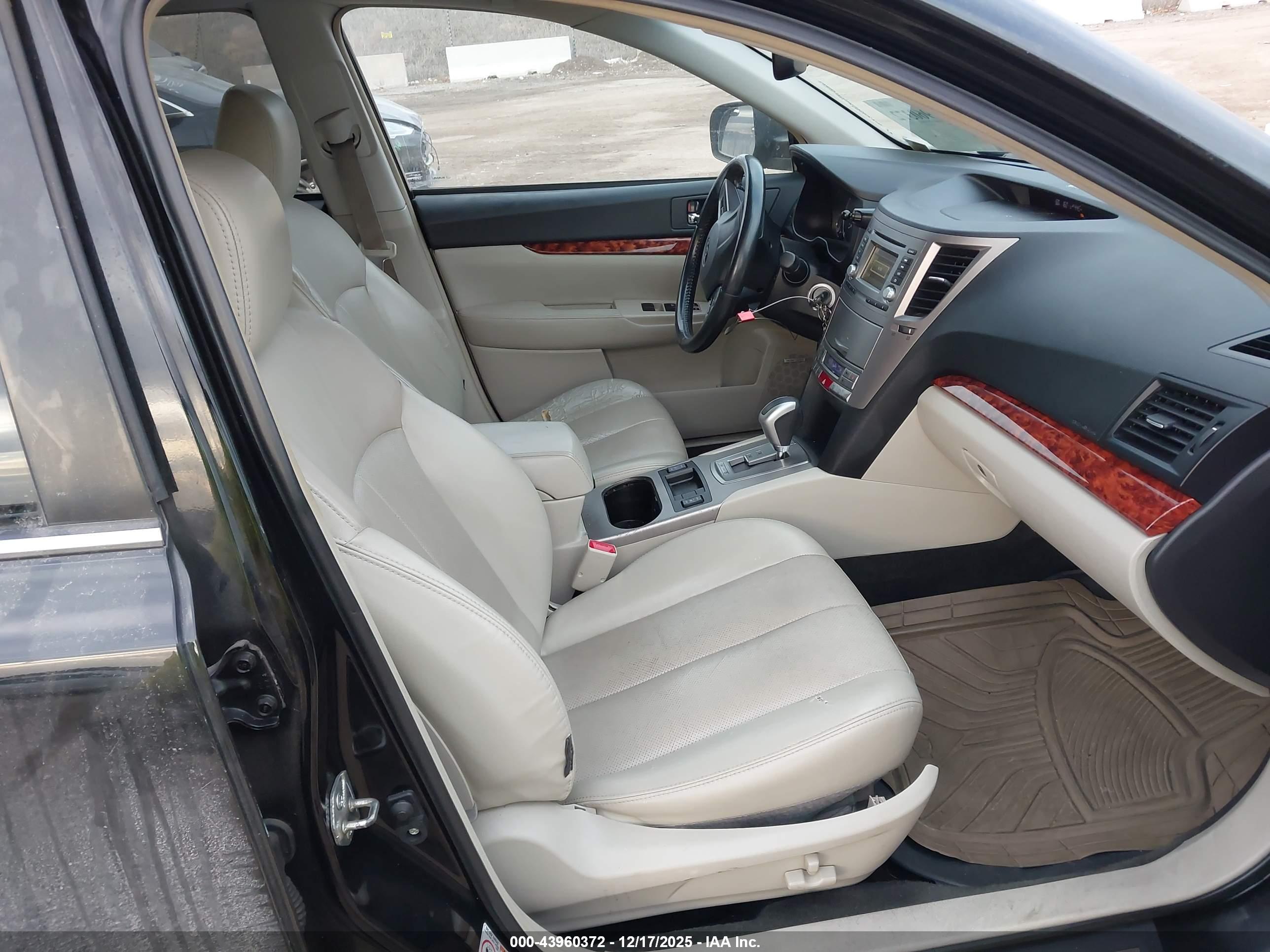 SUBARU OUTBACK image 5
