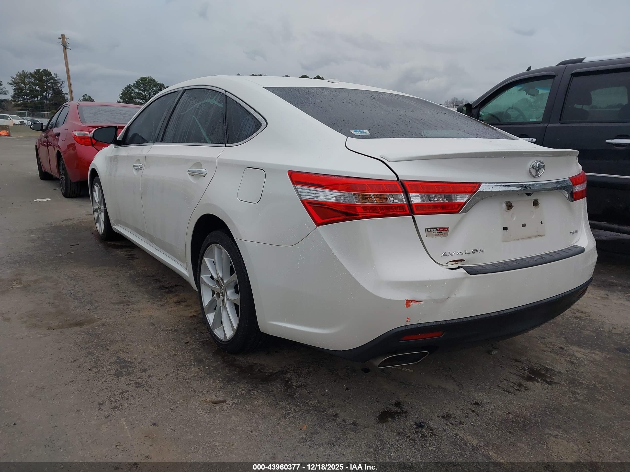 TOYOTA AVALON image 3