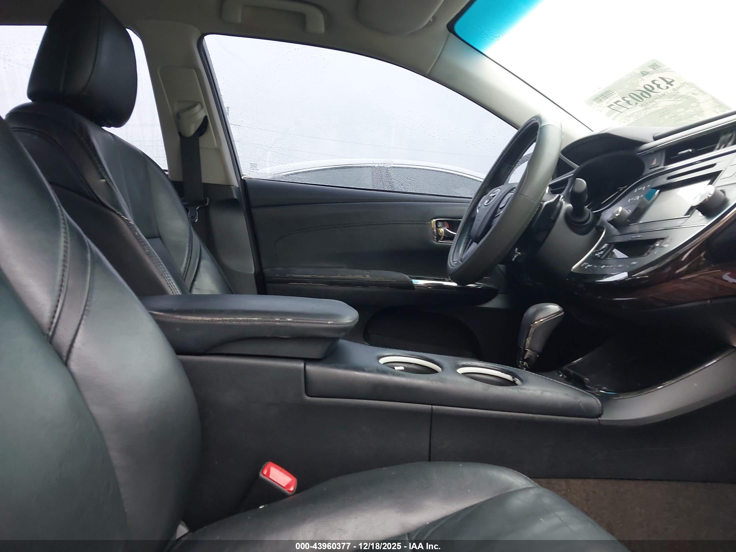 TOYOTA AVALON image 5