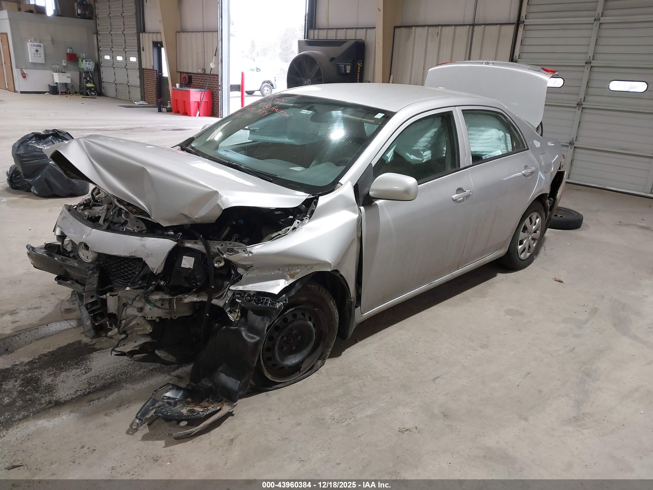 TOYOTA COROLLA image 2