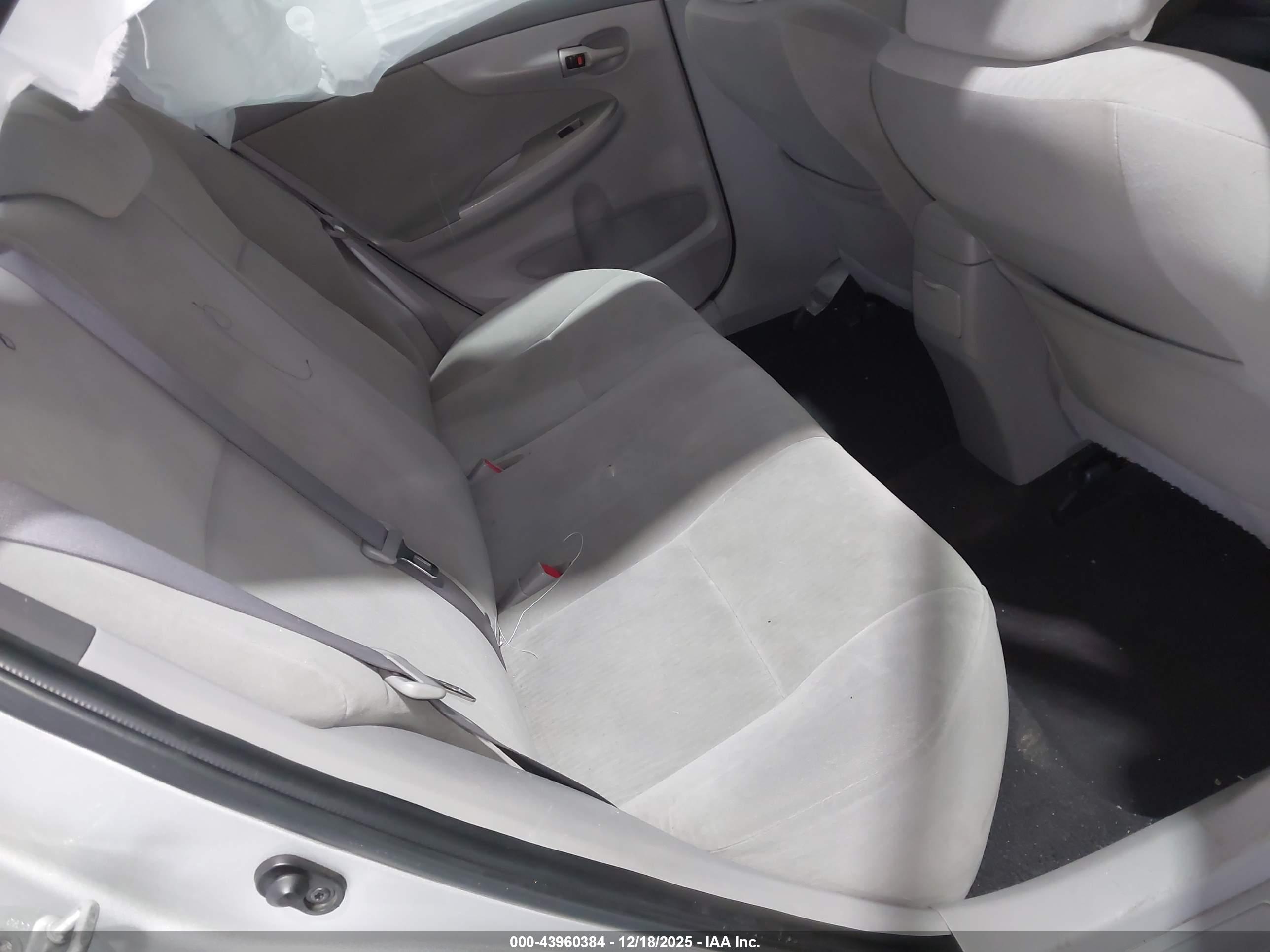 TOYOTA COROLLA image 8