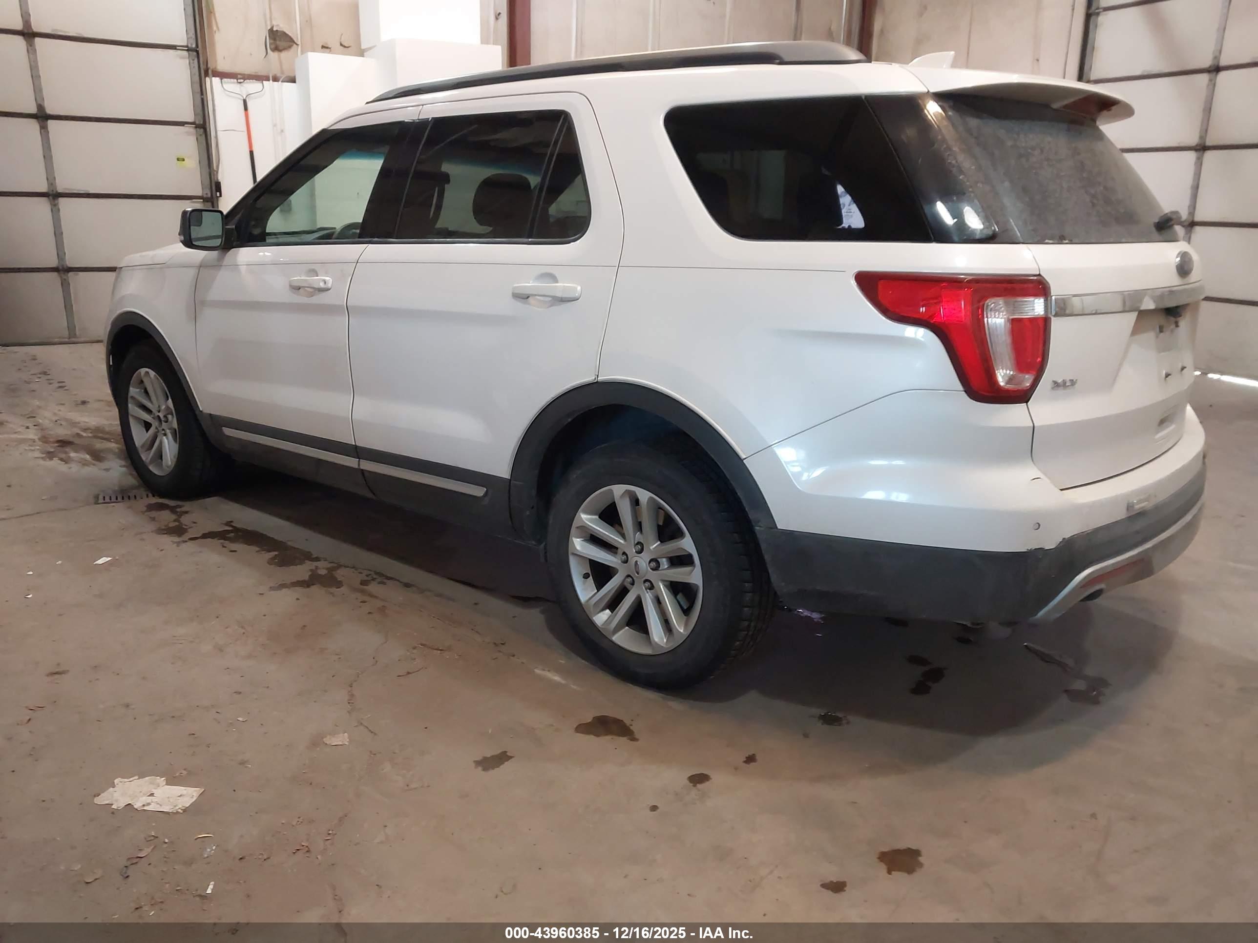 FORD EXPLORER image 3