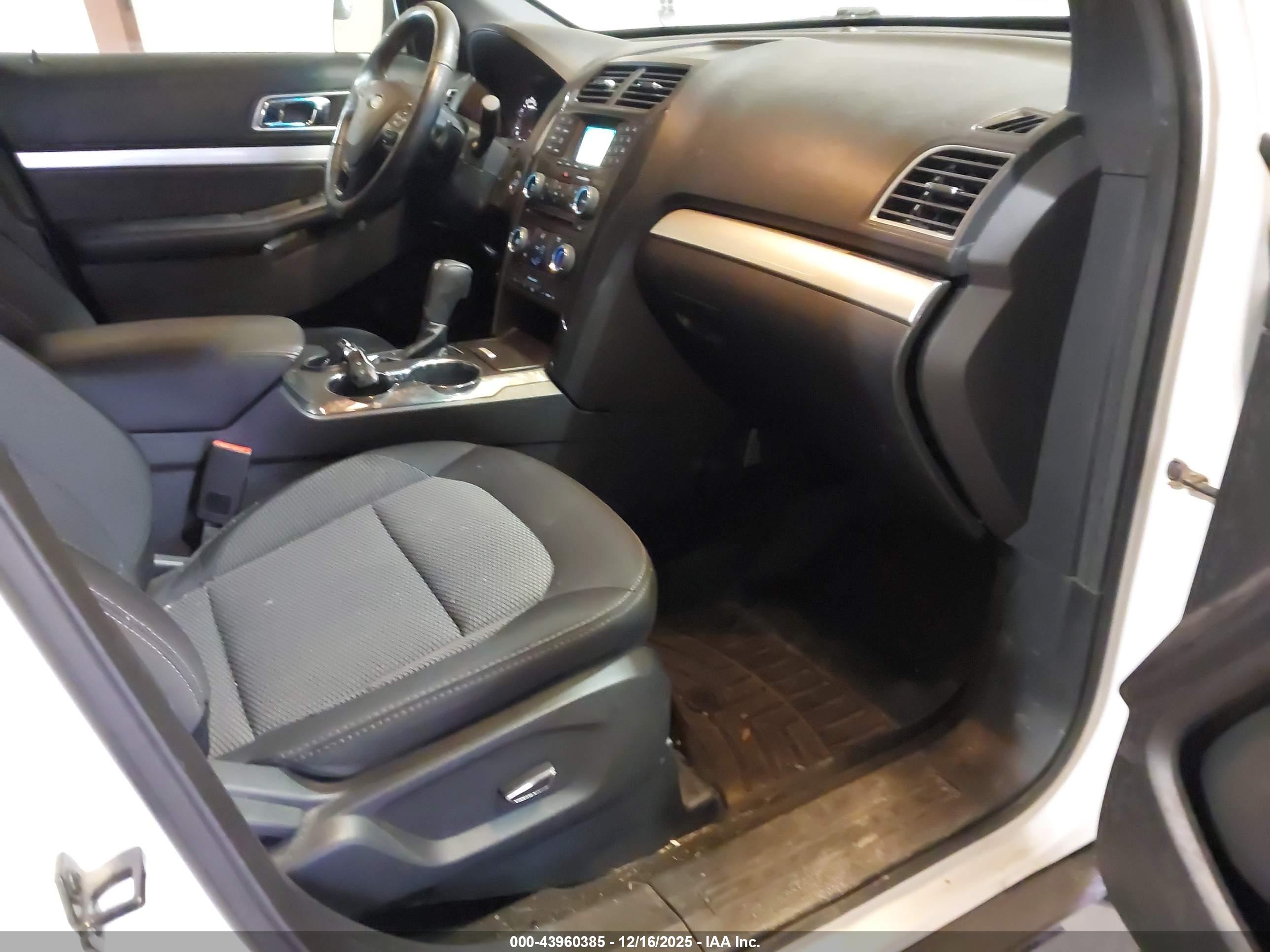FORD EXPLORER image 5