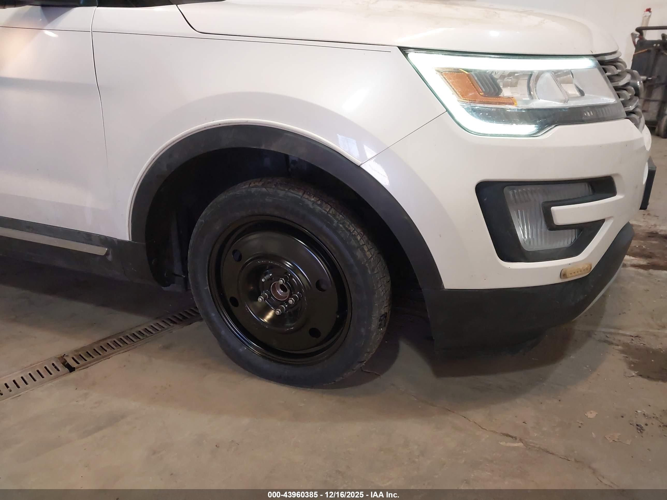 FORD EXPLORER image 6