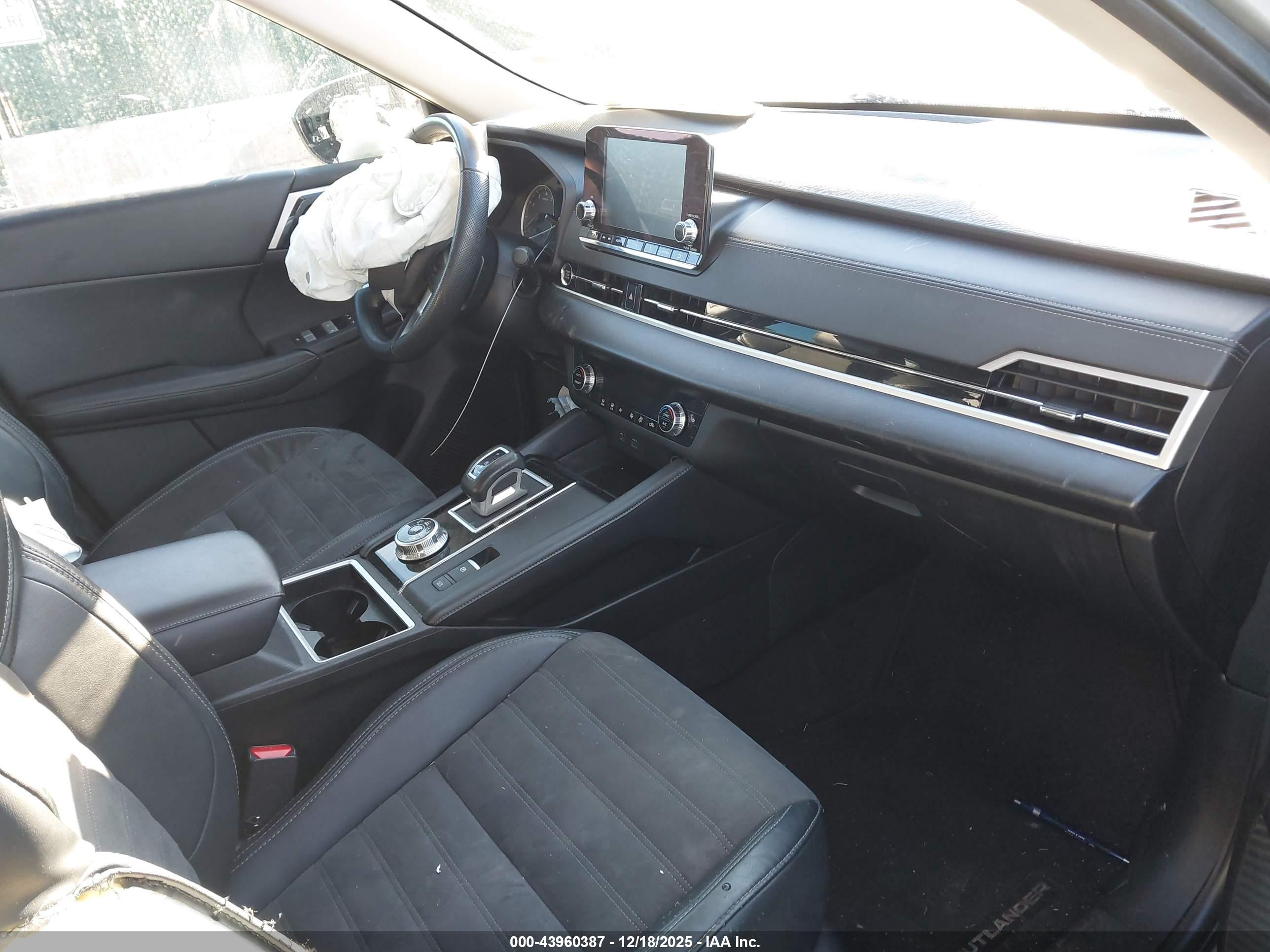 MITSUBISHI OUTLANDER image 5