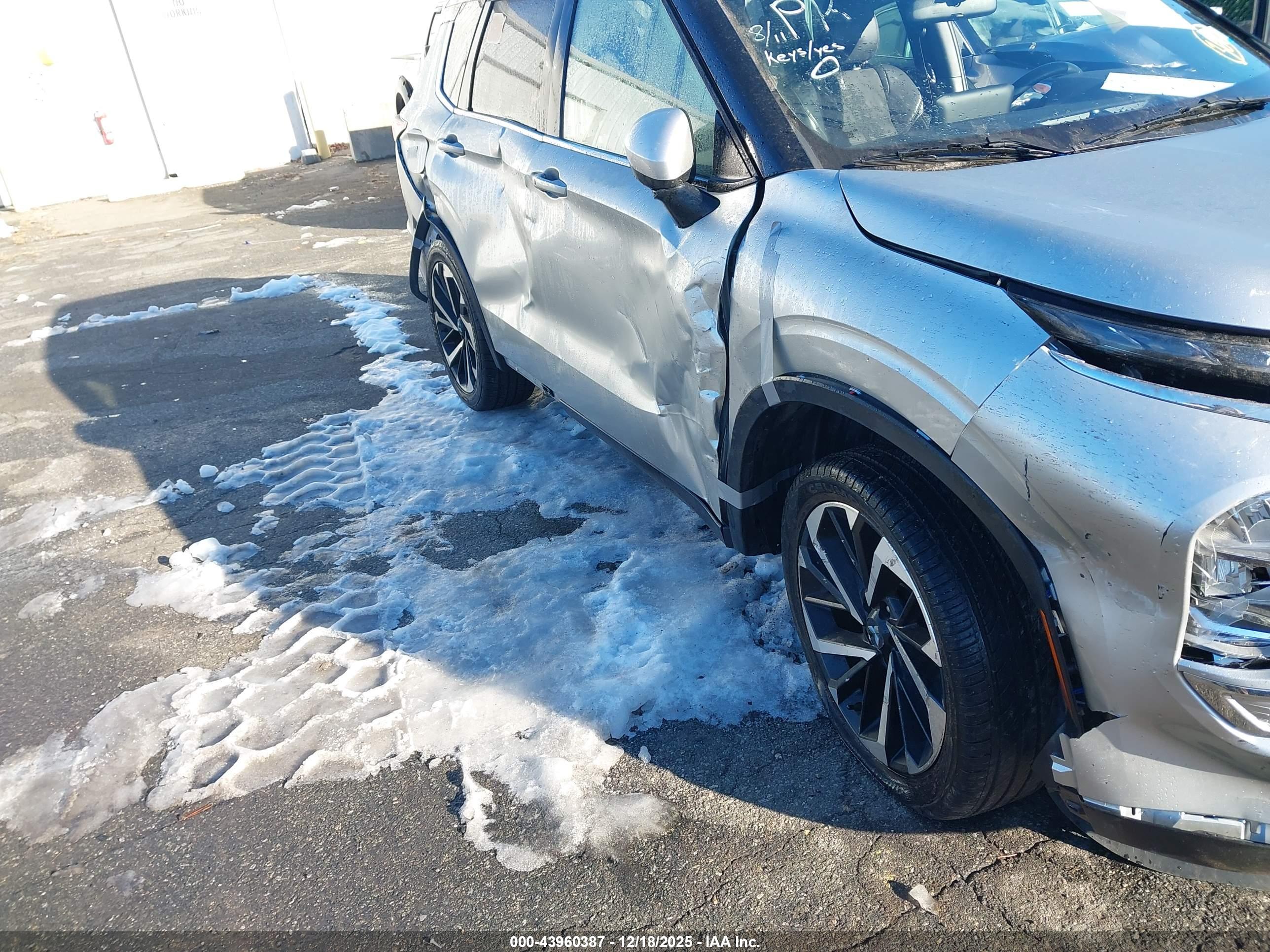 MITSUBISHI OUTLANDER image 6