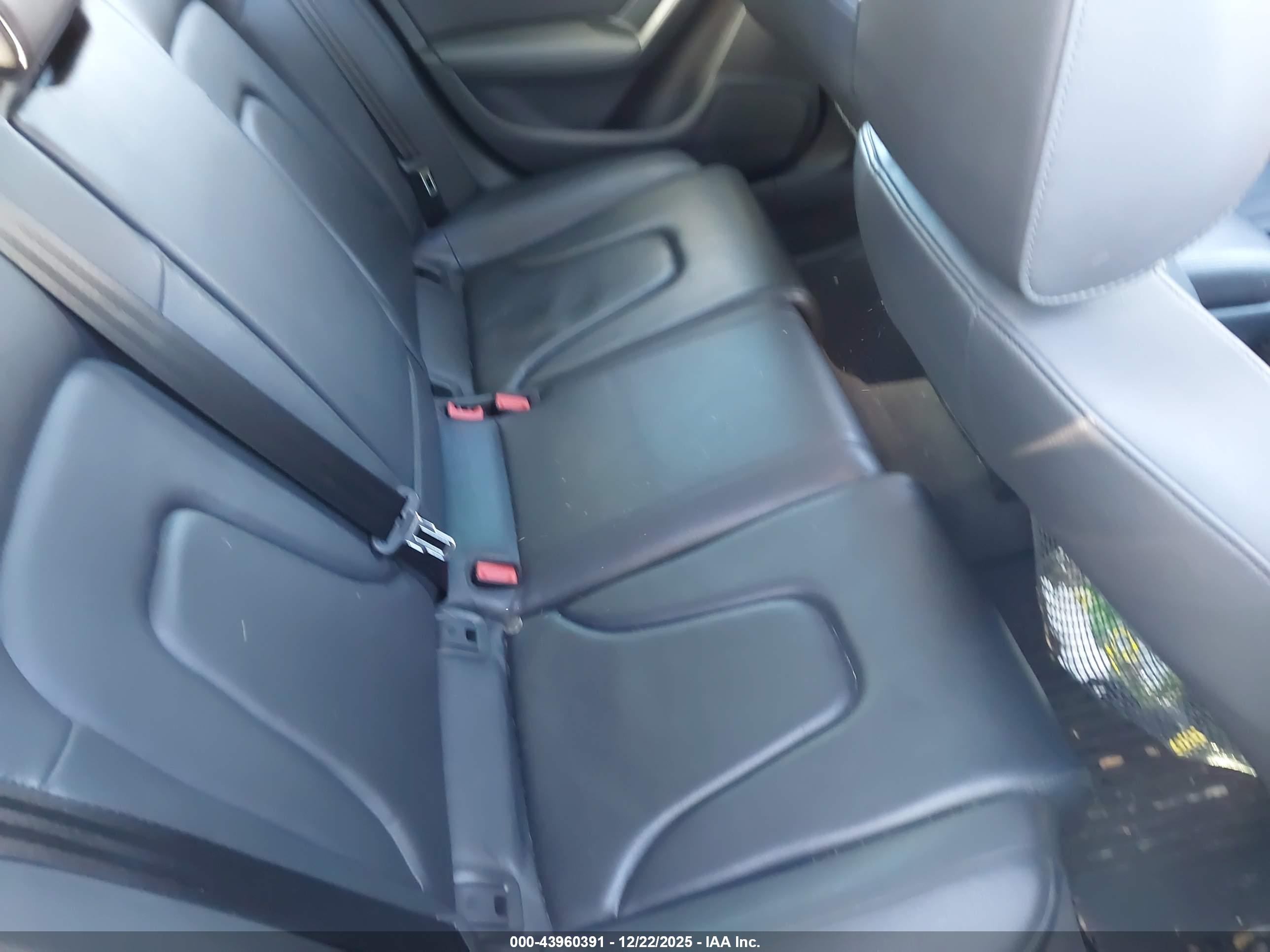 AUDI A4 image 8