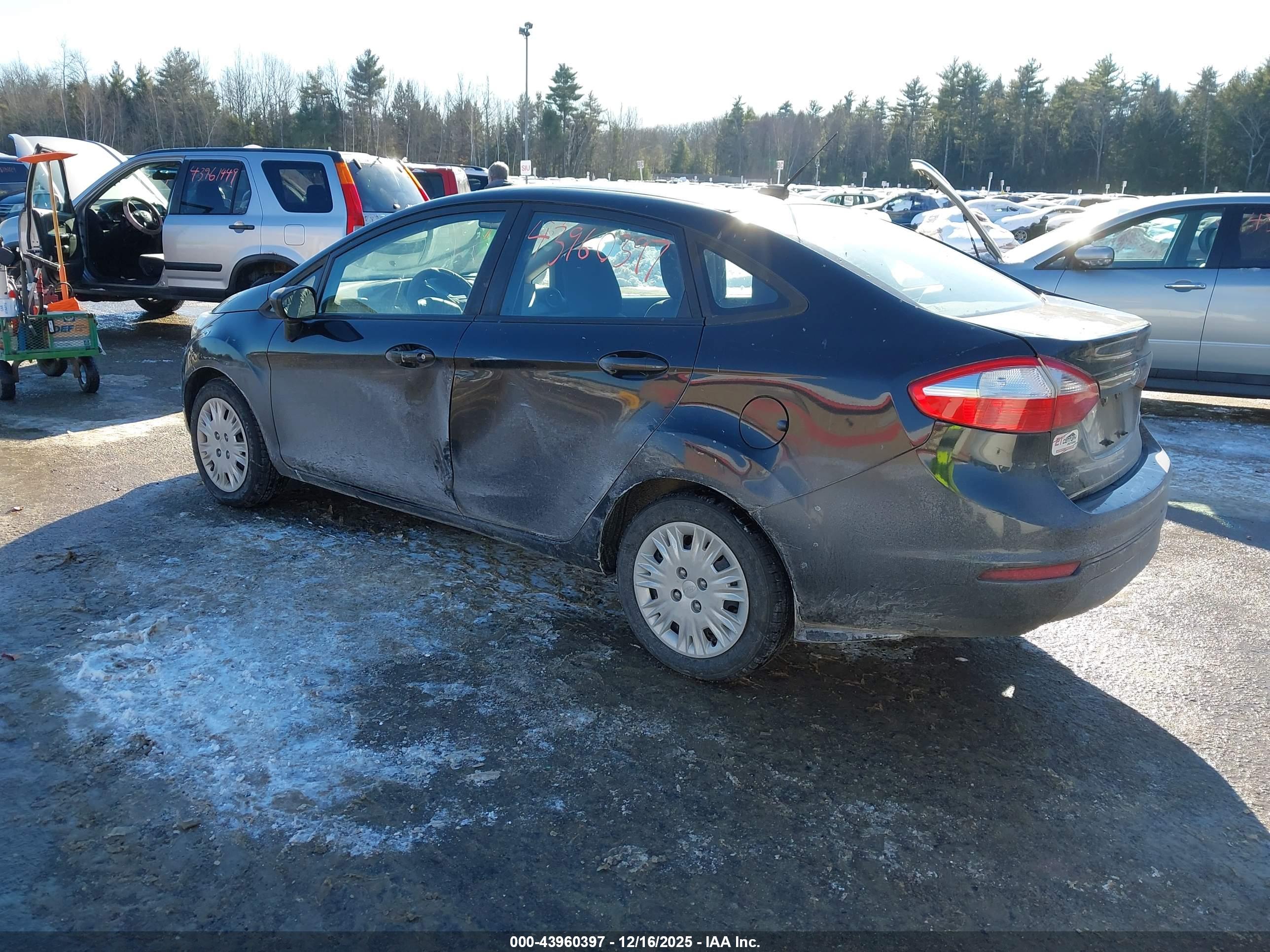 FORD FIESTA image 3
