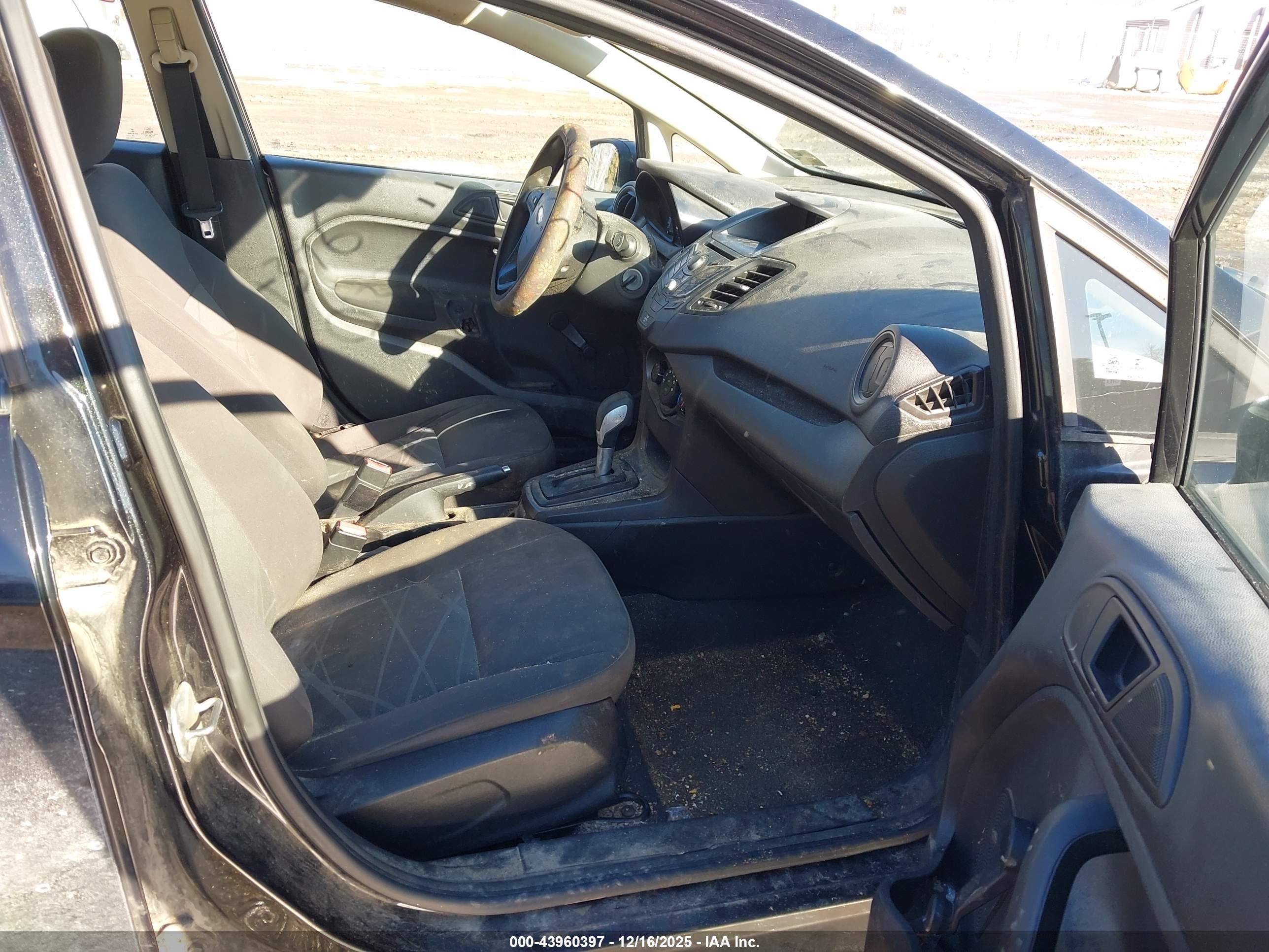 FORD FIESTA image 5