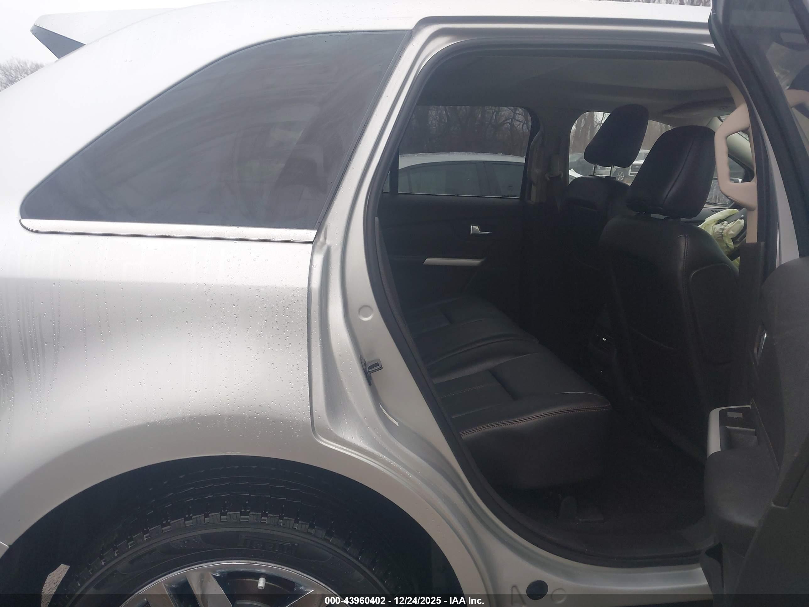 FORD EDGE image 8