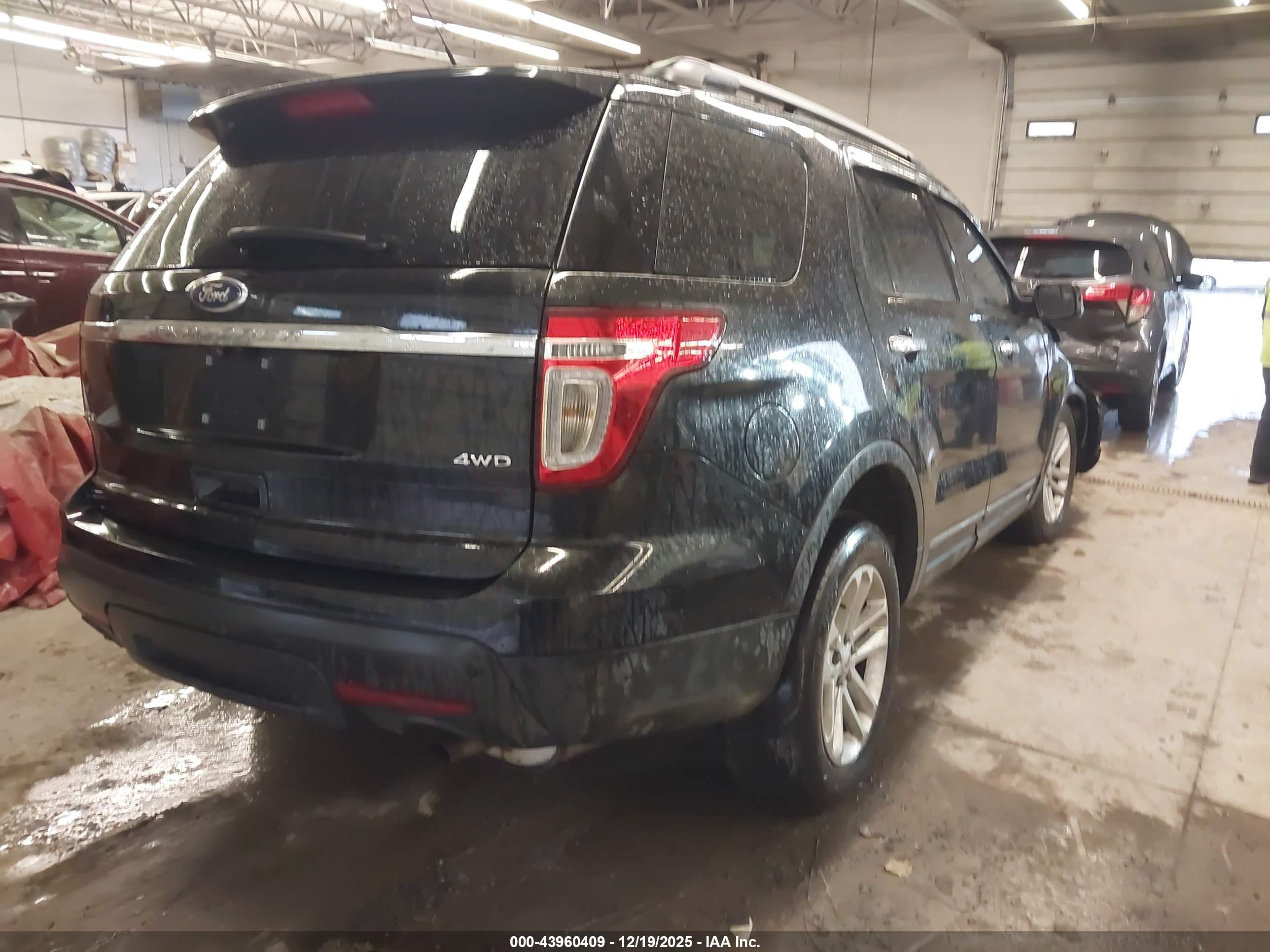 FORD EXPLORER image 4