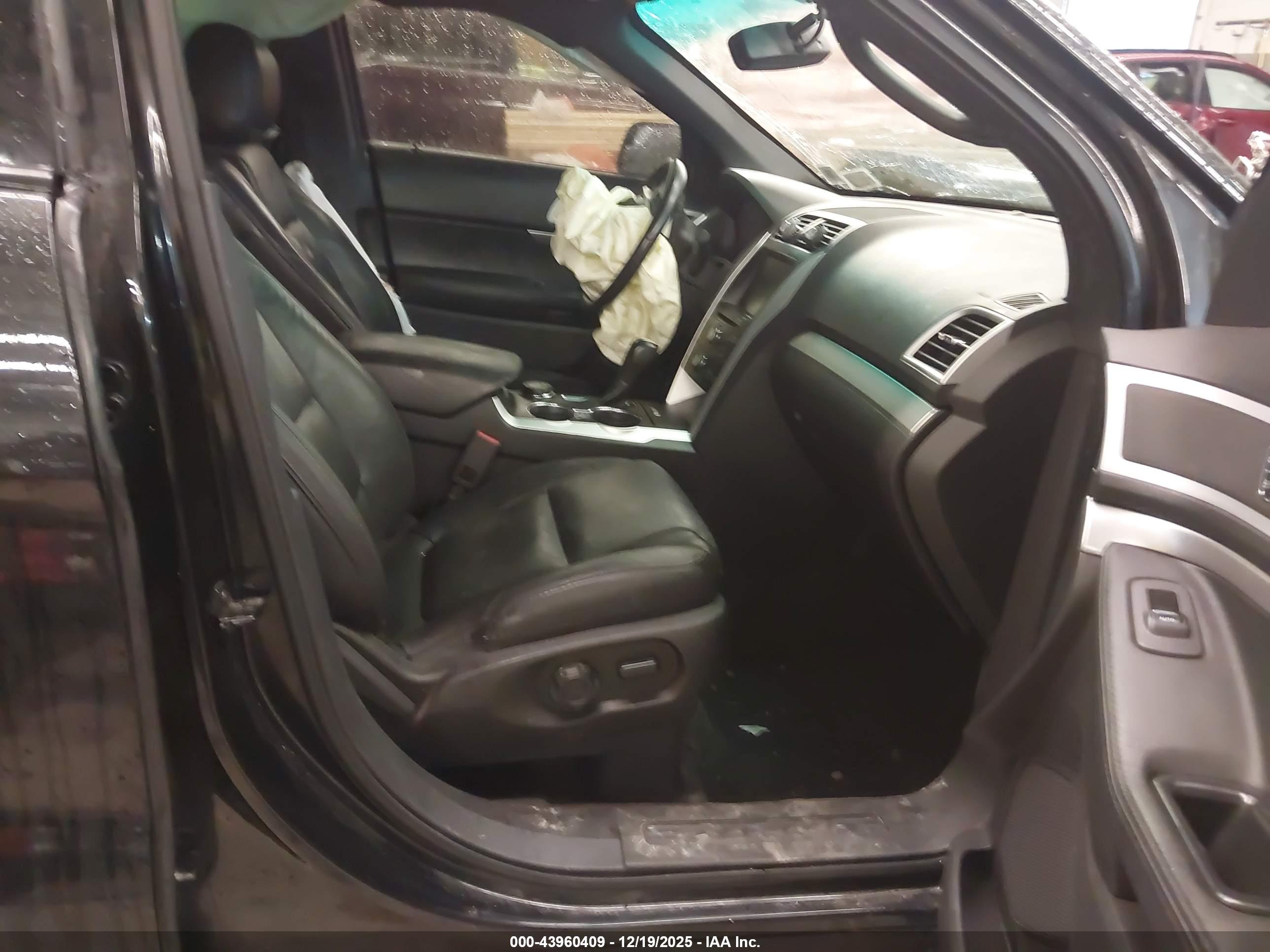 FORD EXPLORER image 5