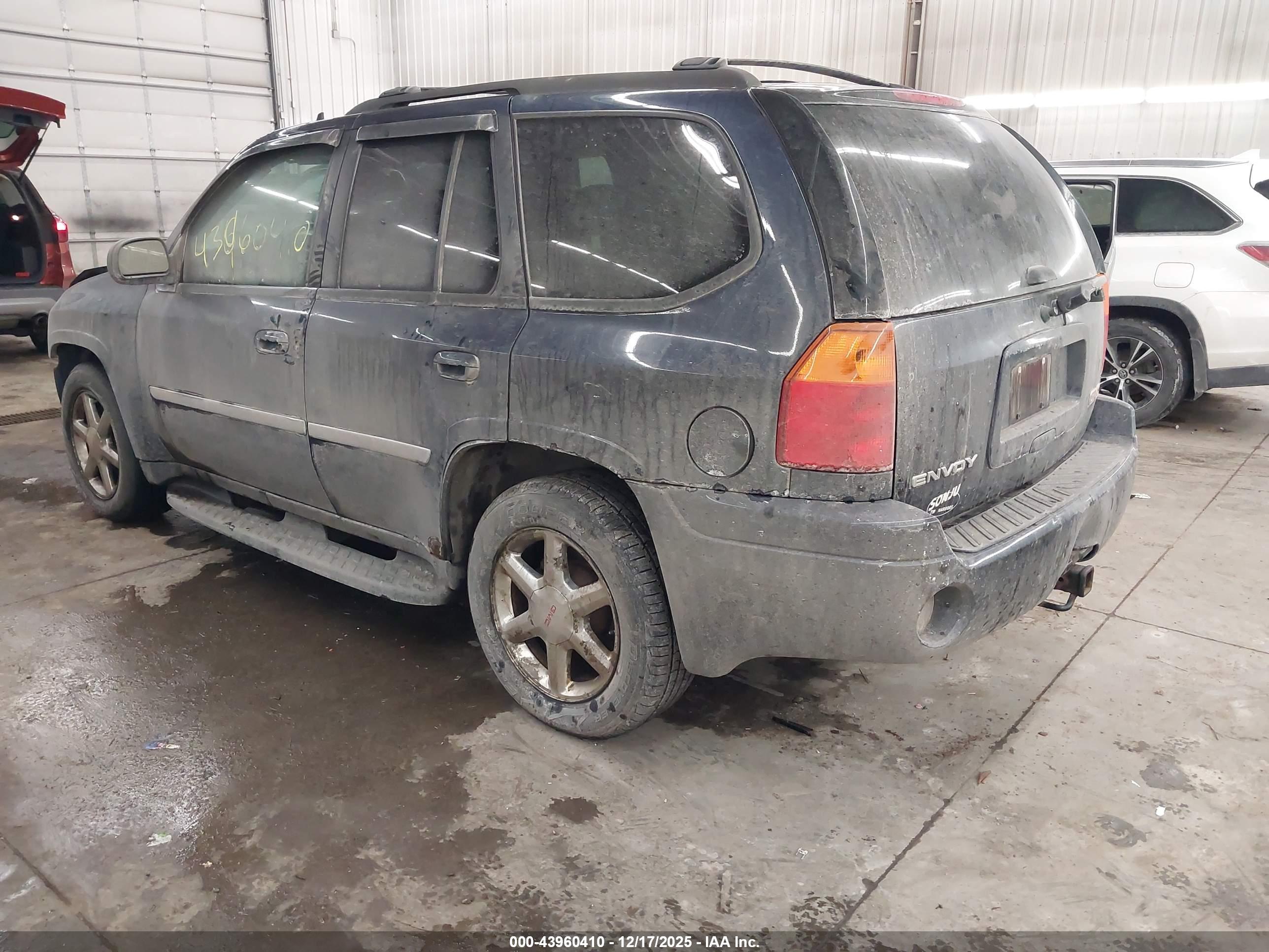 GMC ENVOY image 3