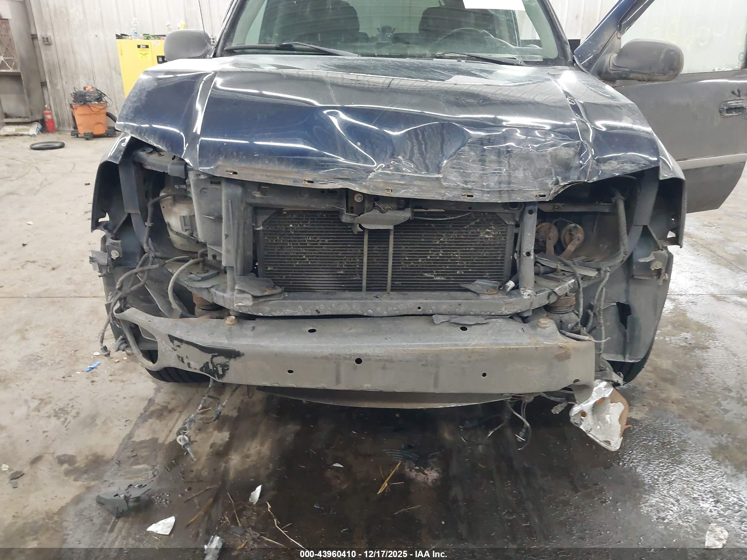 GMC ENVOY image 6