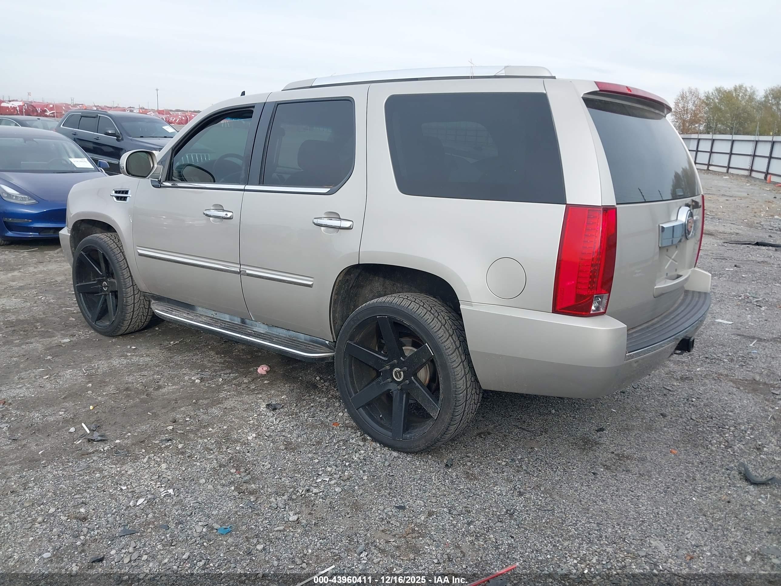CADILLAC ESCALADE image 3