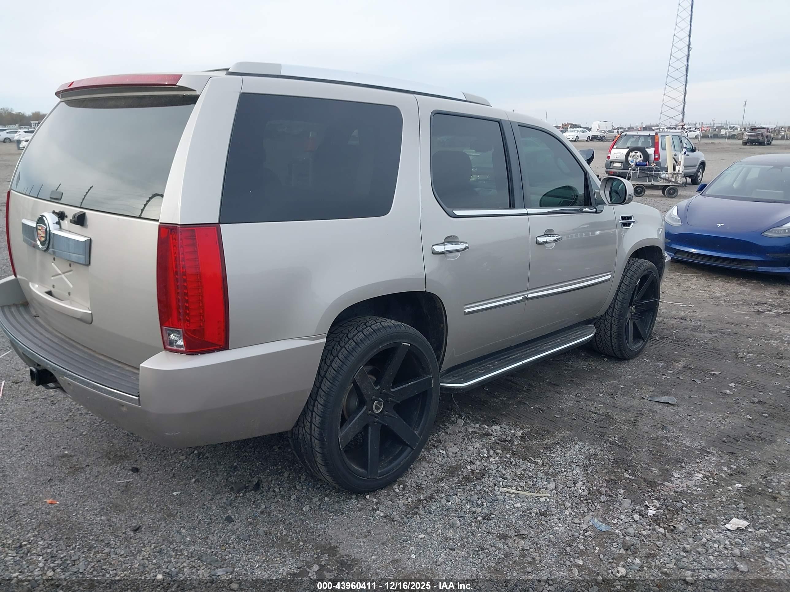CADILLAC ESCALADE image 4