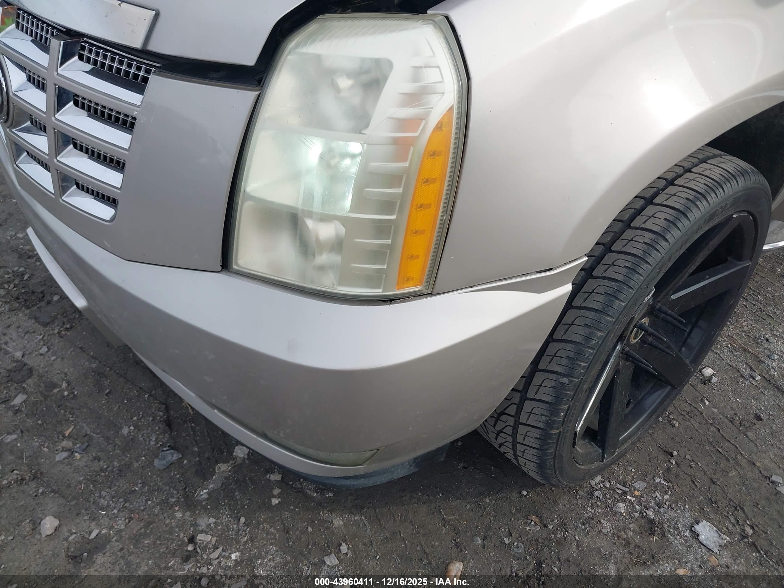 CADILLAC ESCALADE image 6