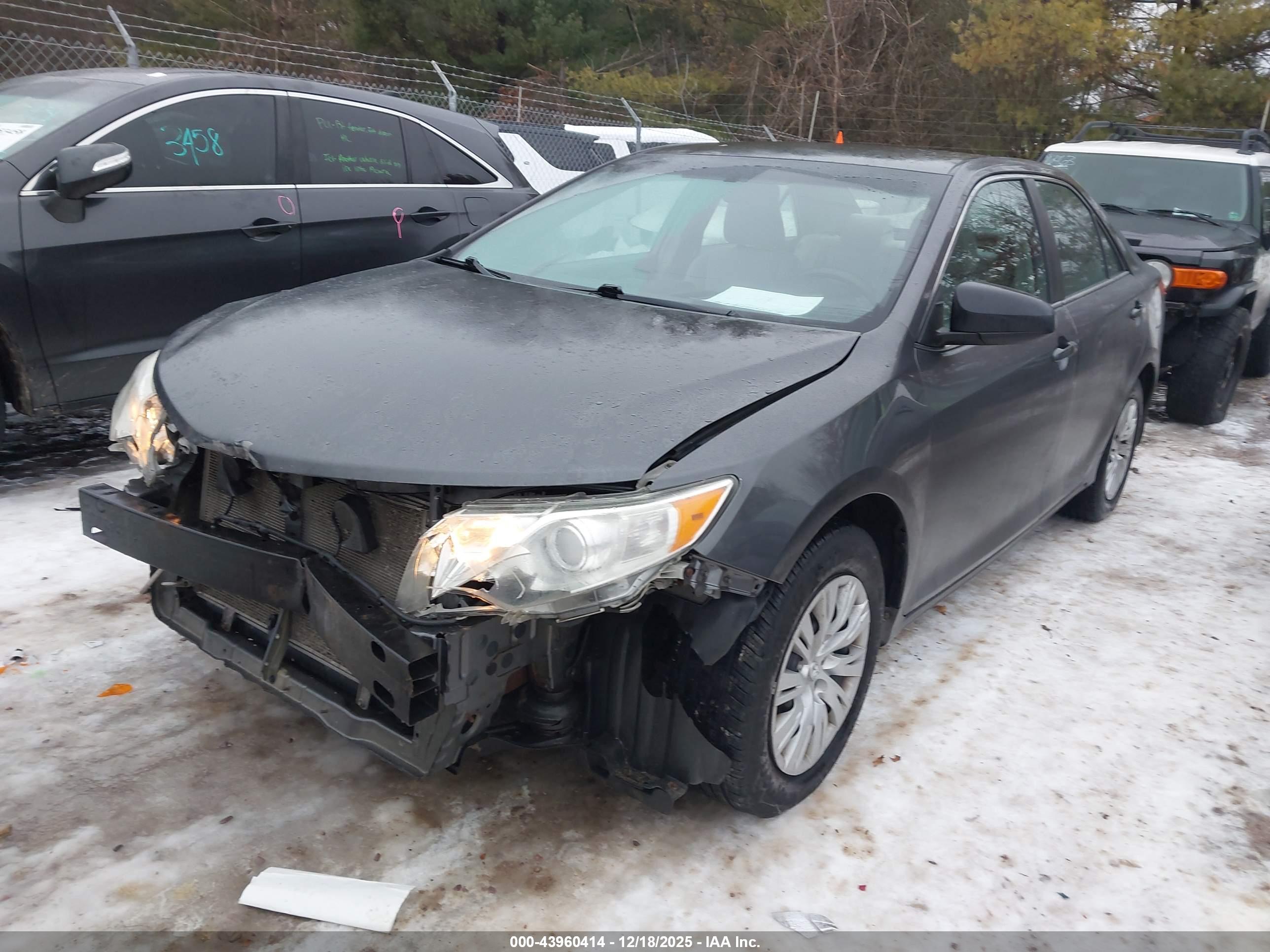TOYOTA CAMRY image 2