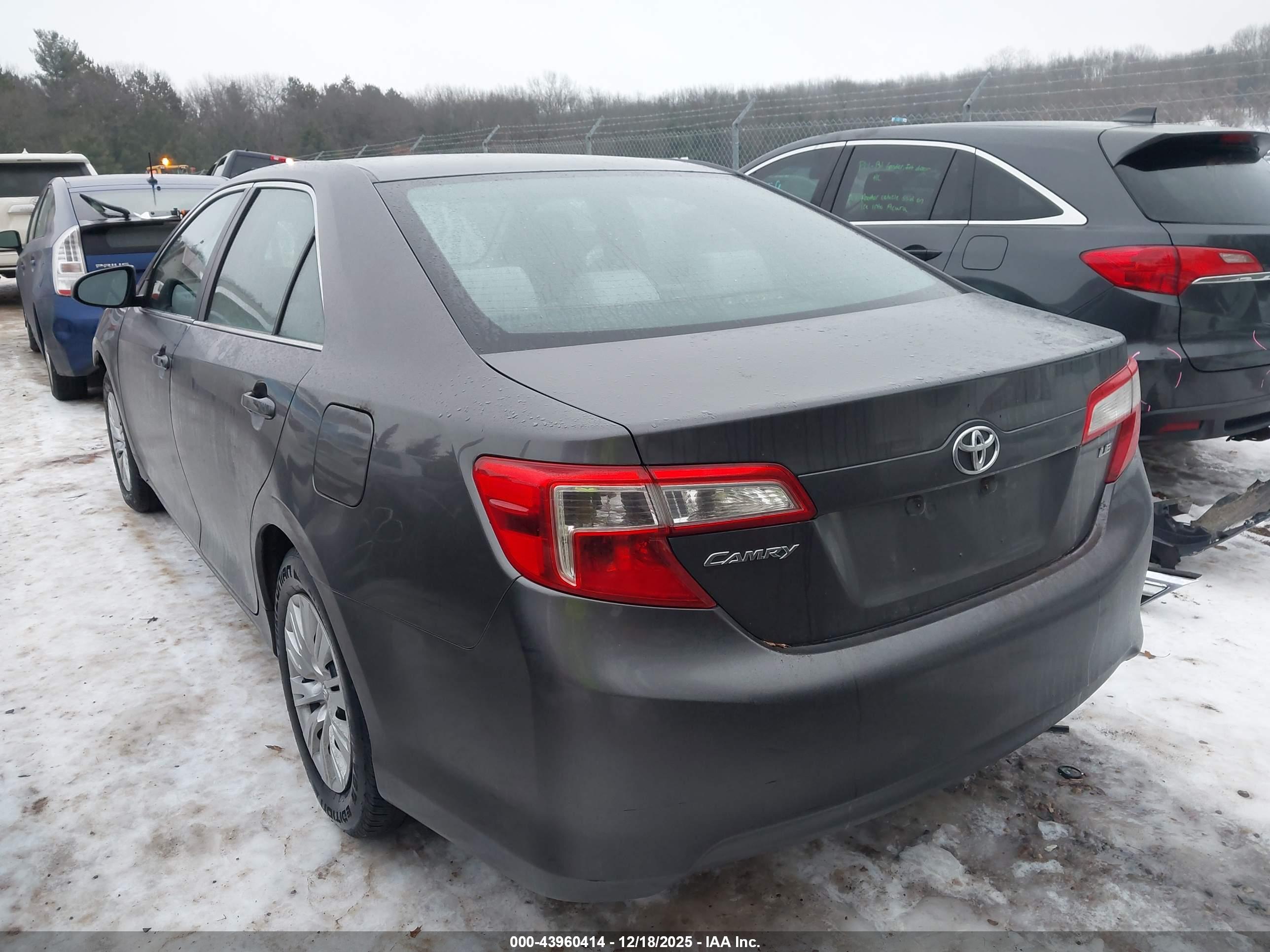 TOYOTA CAMRY image 3