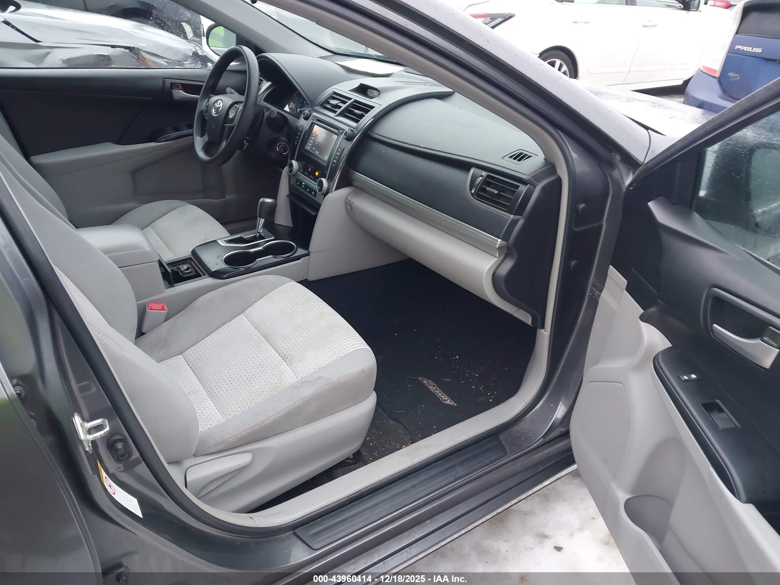 TOYOTA CAMRY image 5