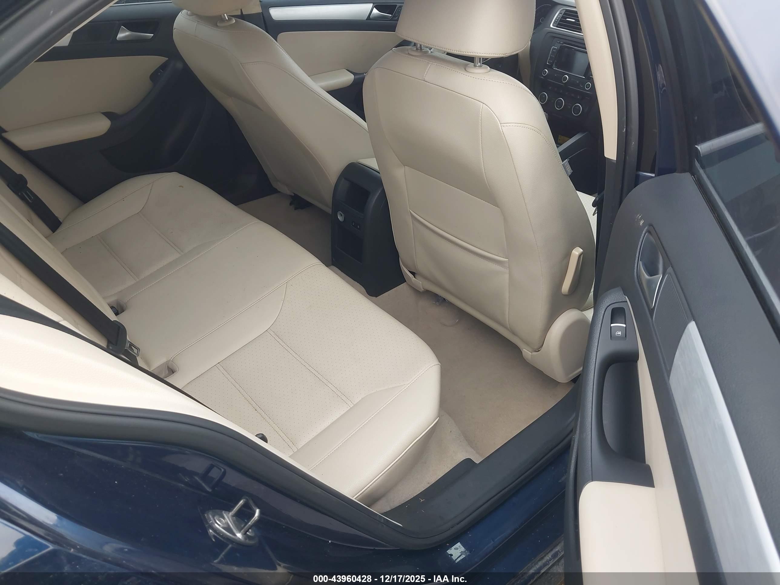 VOLKSWAGEN JETTA image 8