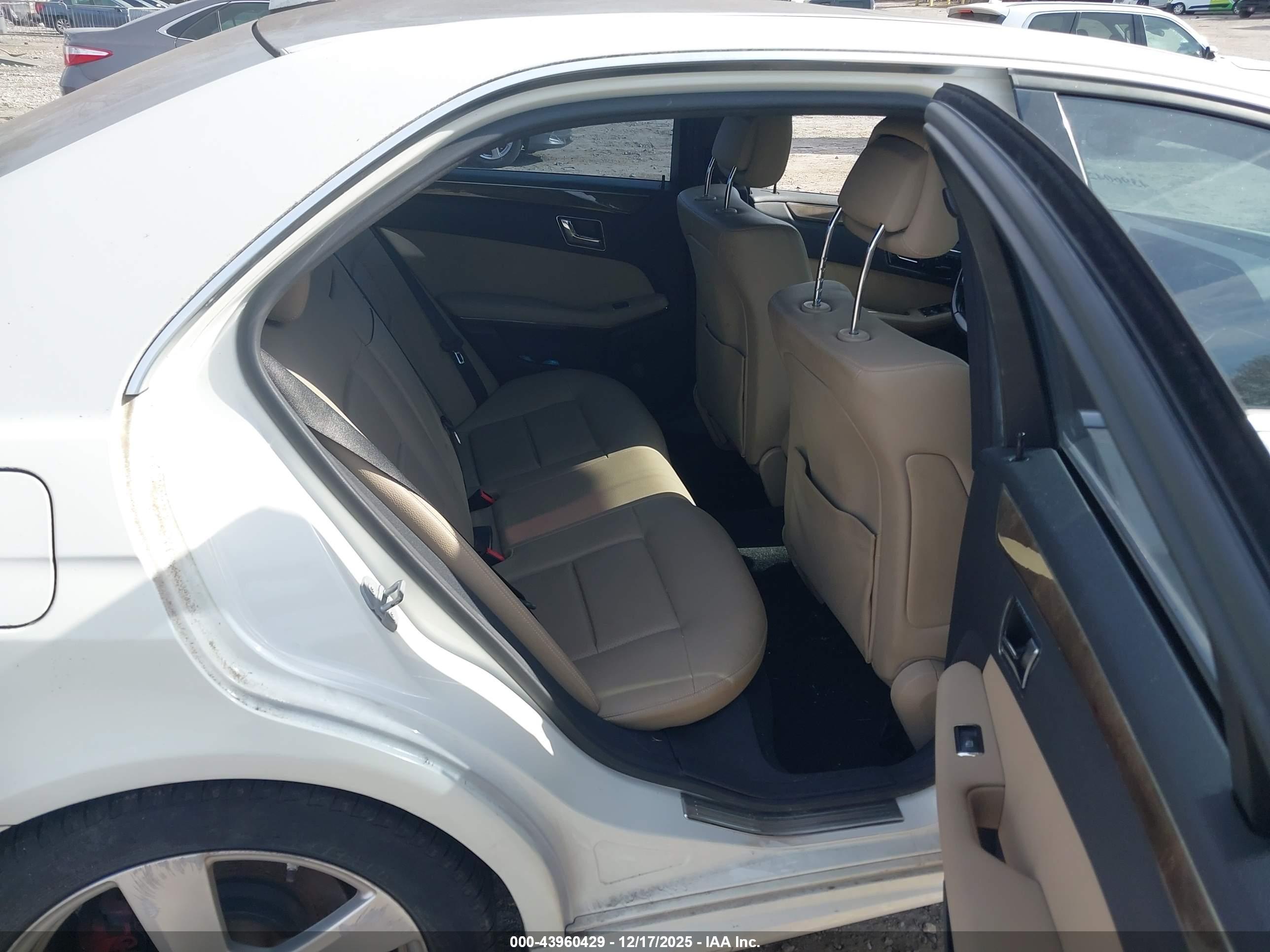 MERCEDES-BENZ E image 8