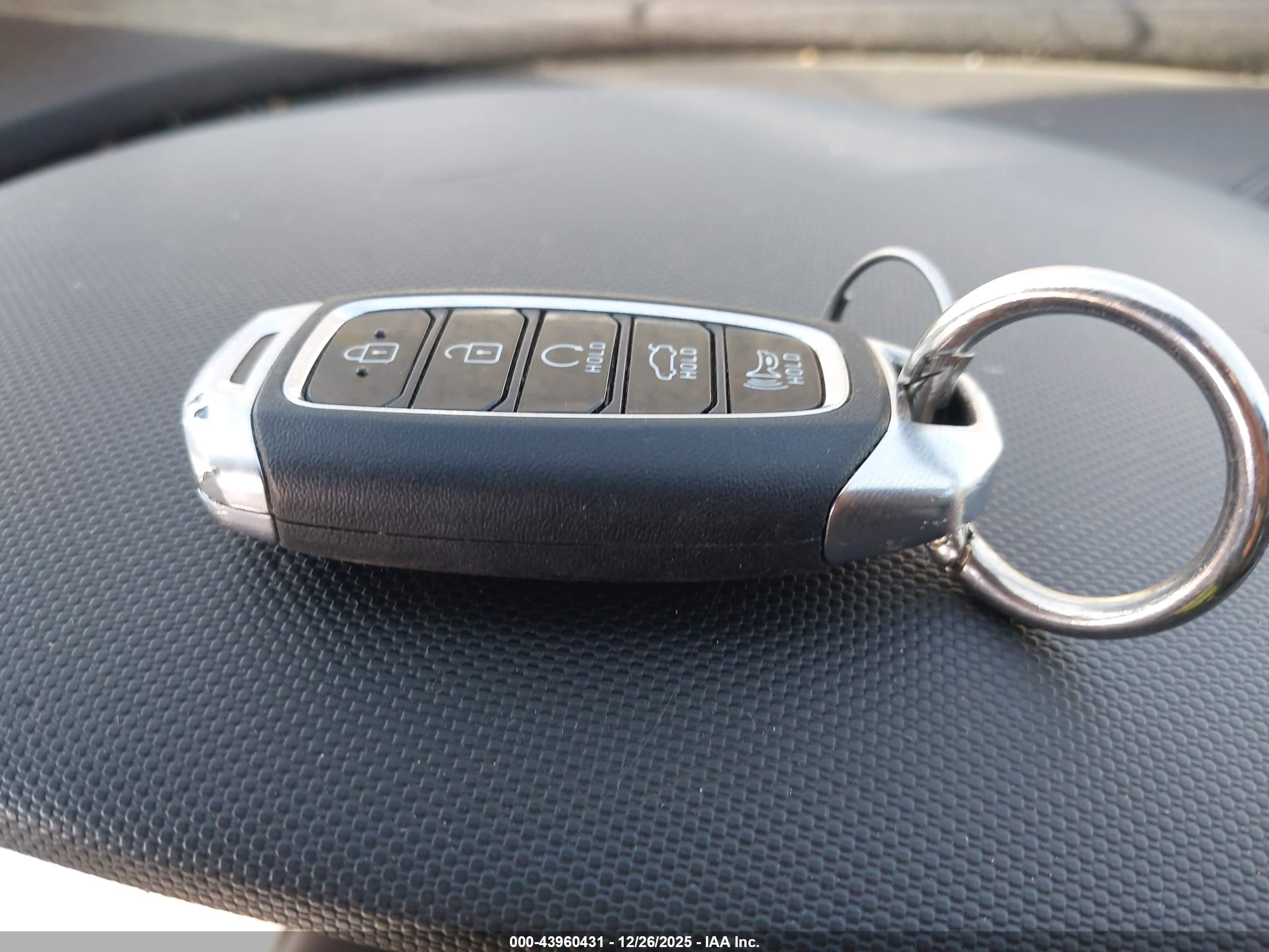 HYUNDAI ELANTRA image 11