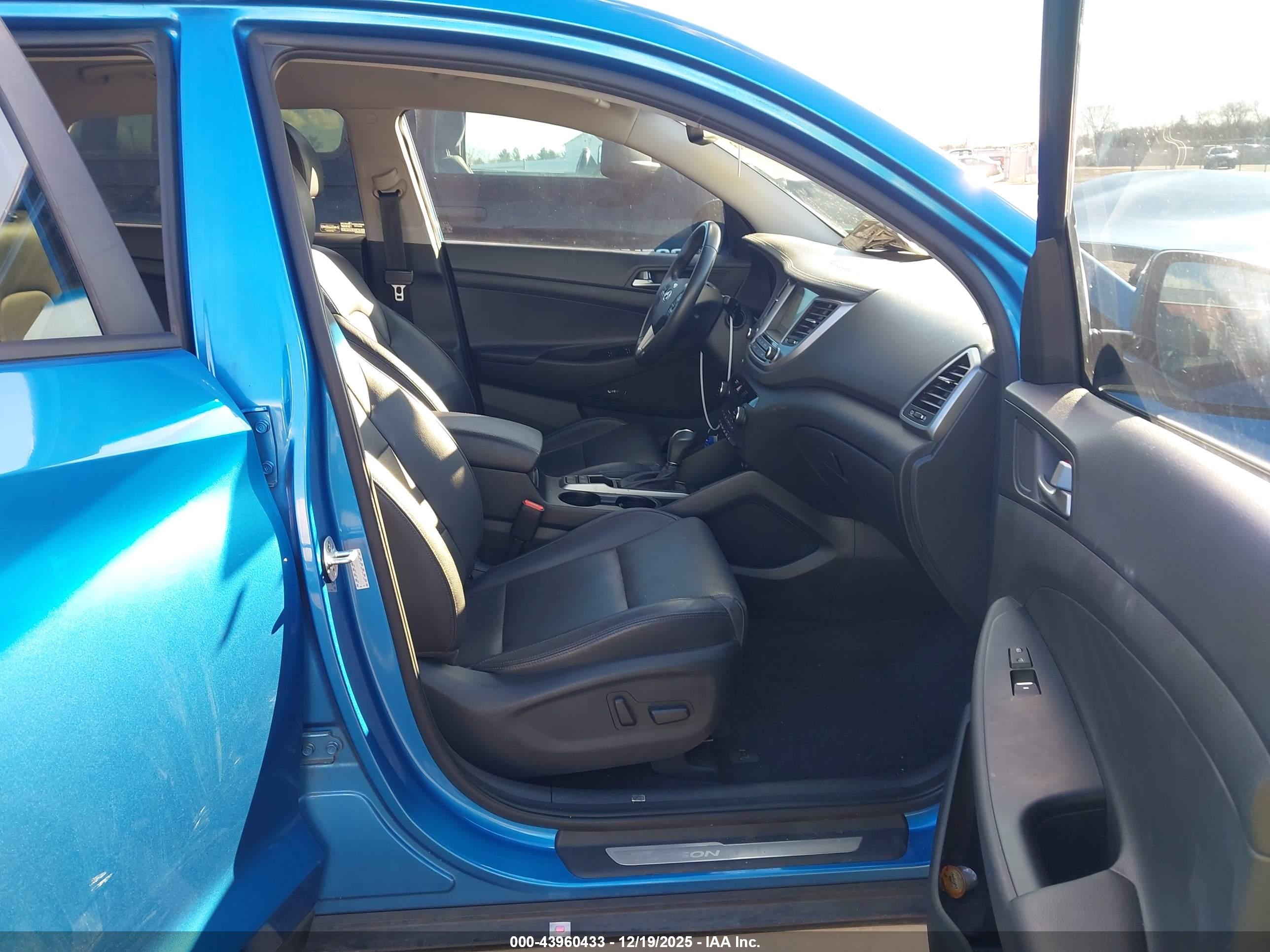 HYUNDAI TUCSON image 5