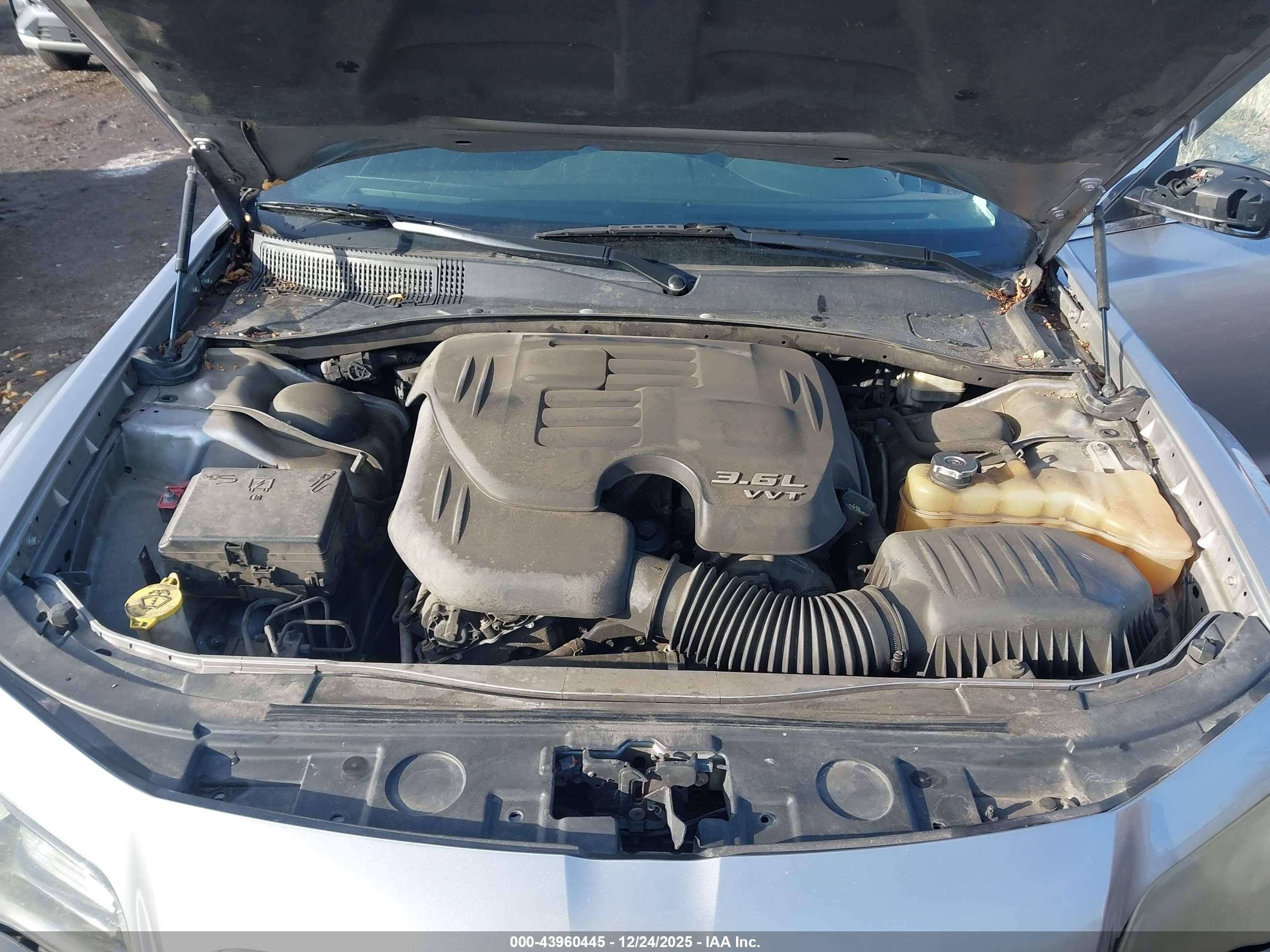 CHRYSLER 300 image 10