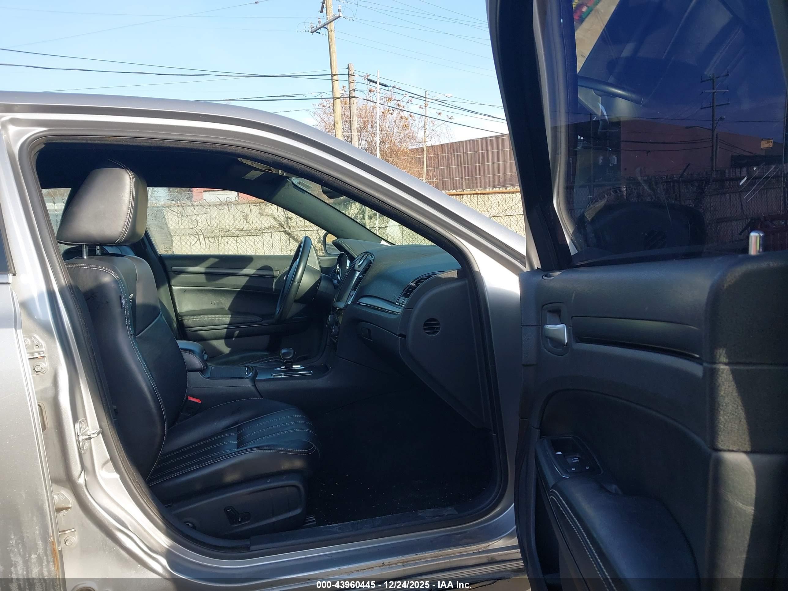 CHRYSLER 300 image 5