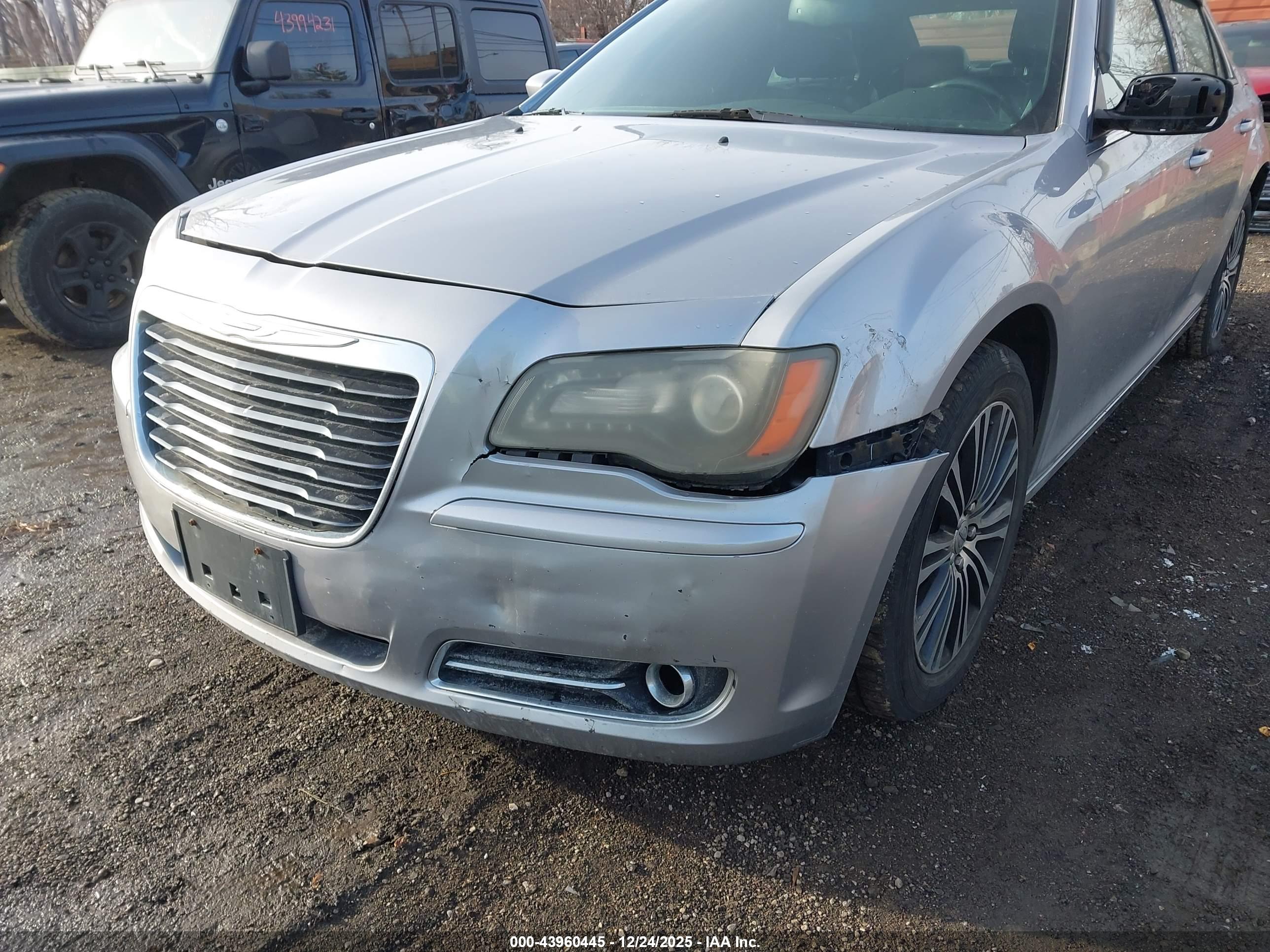 CHRYSLER 300 image 6