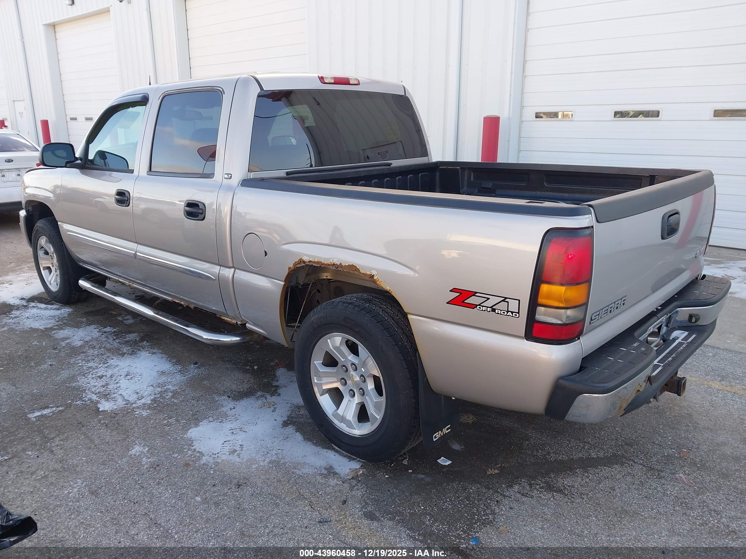GMC SIERRA image 3