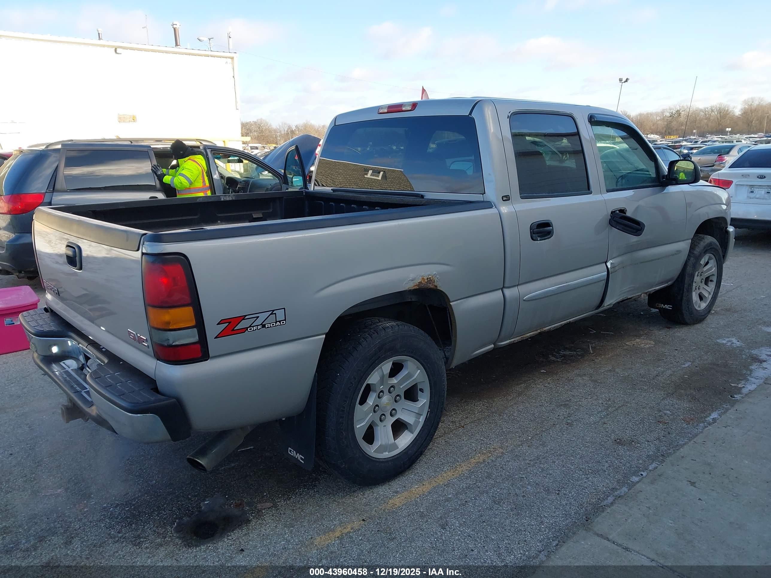 GMC SIERRA image 4