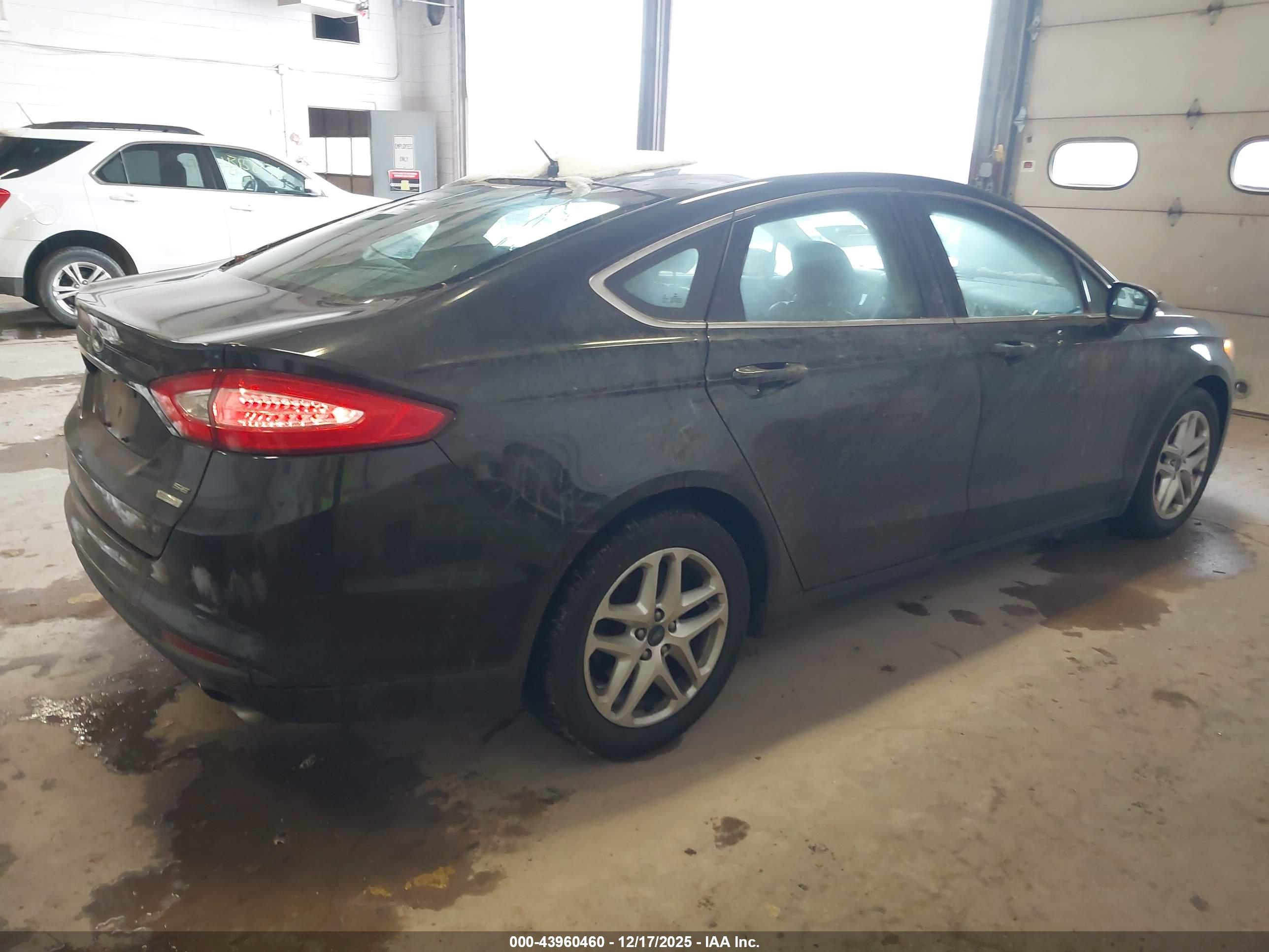 FORD FUSION image 4